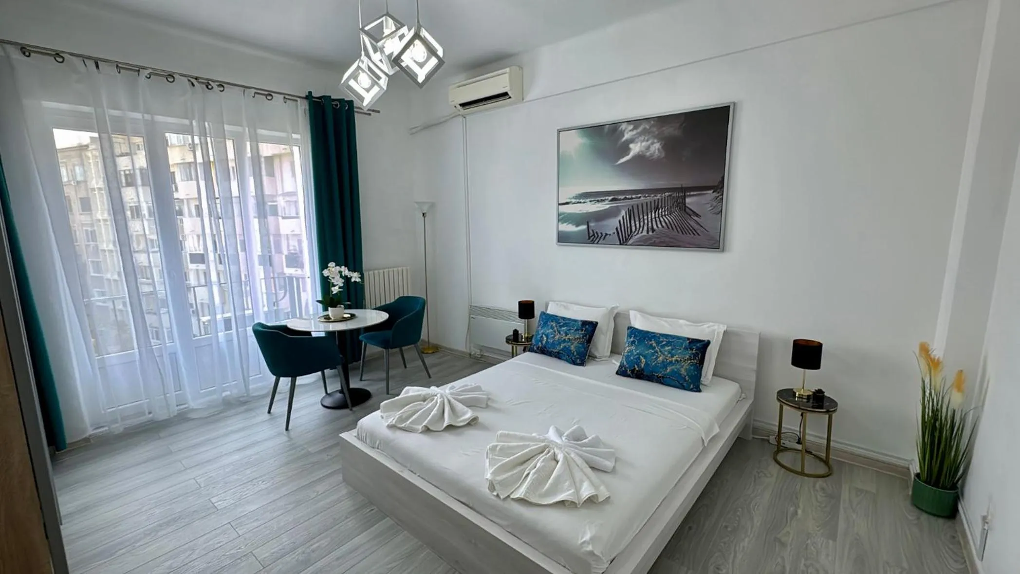 Photo of the whole room, Bed in Metropole Apartments - Old City