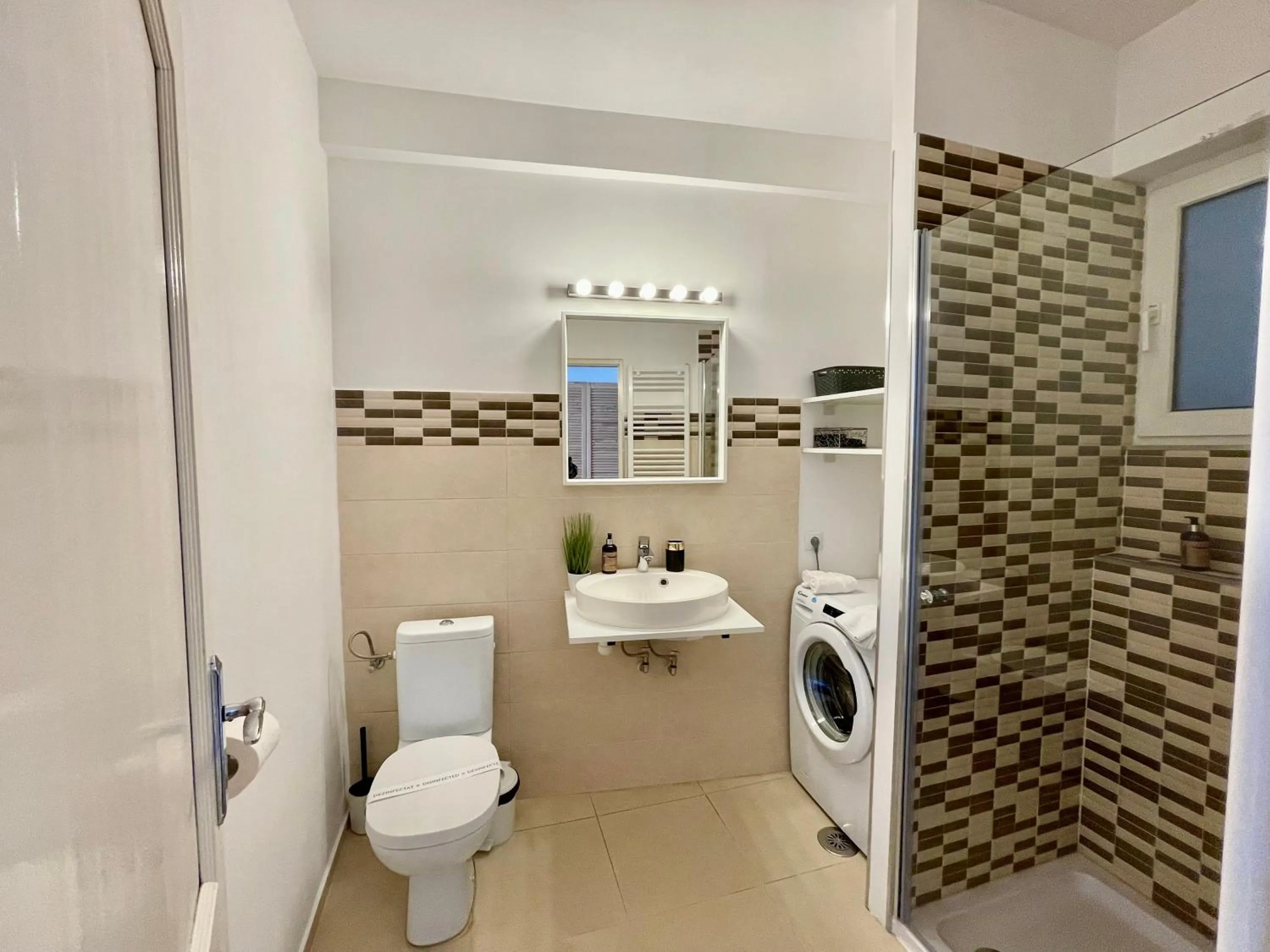 Toilet in Metropole Apartments - Old City