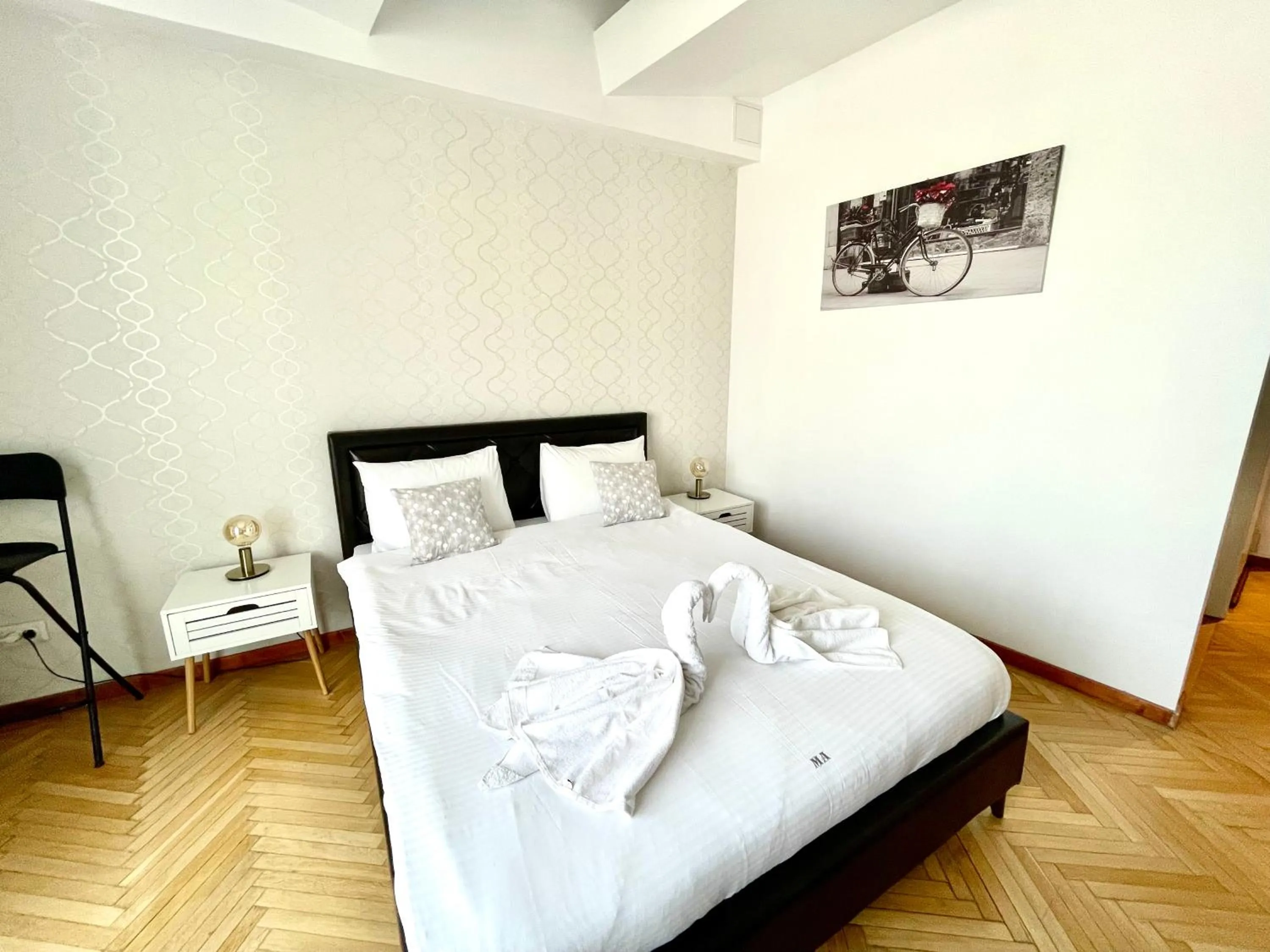 Bedroom, Bed in Metropole Apartments - Old City