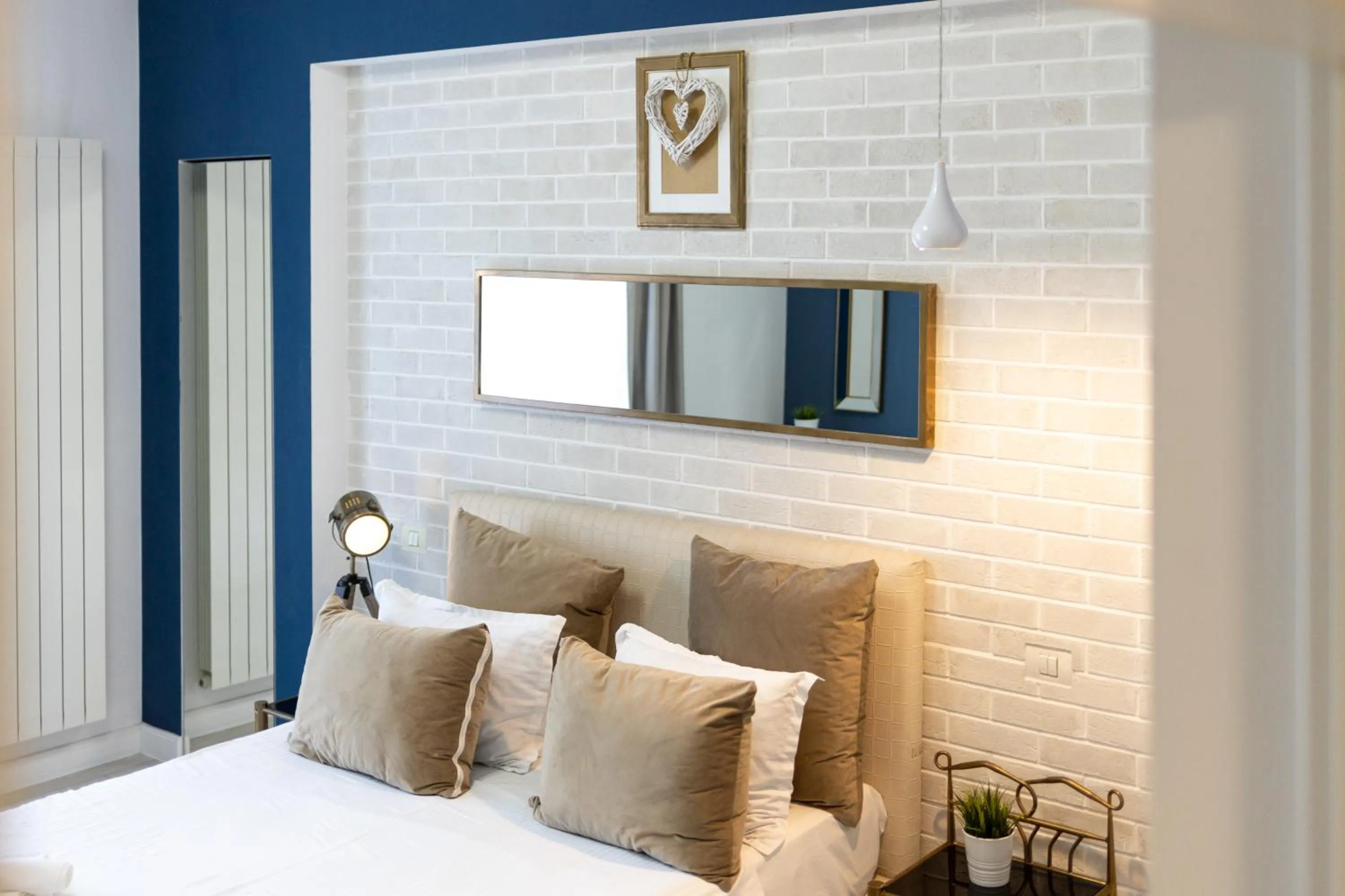 Bedroom, Bed in Metropole Apartments - Old City