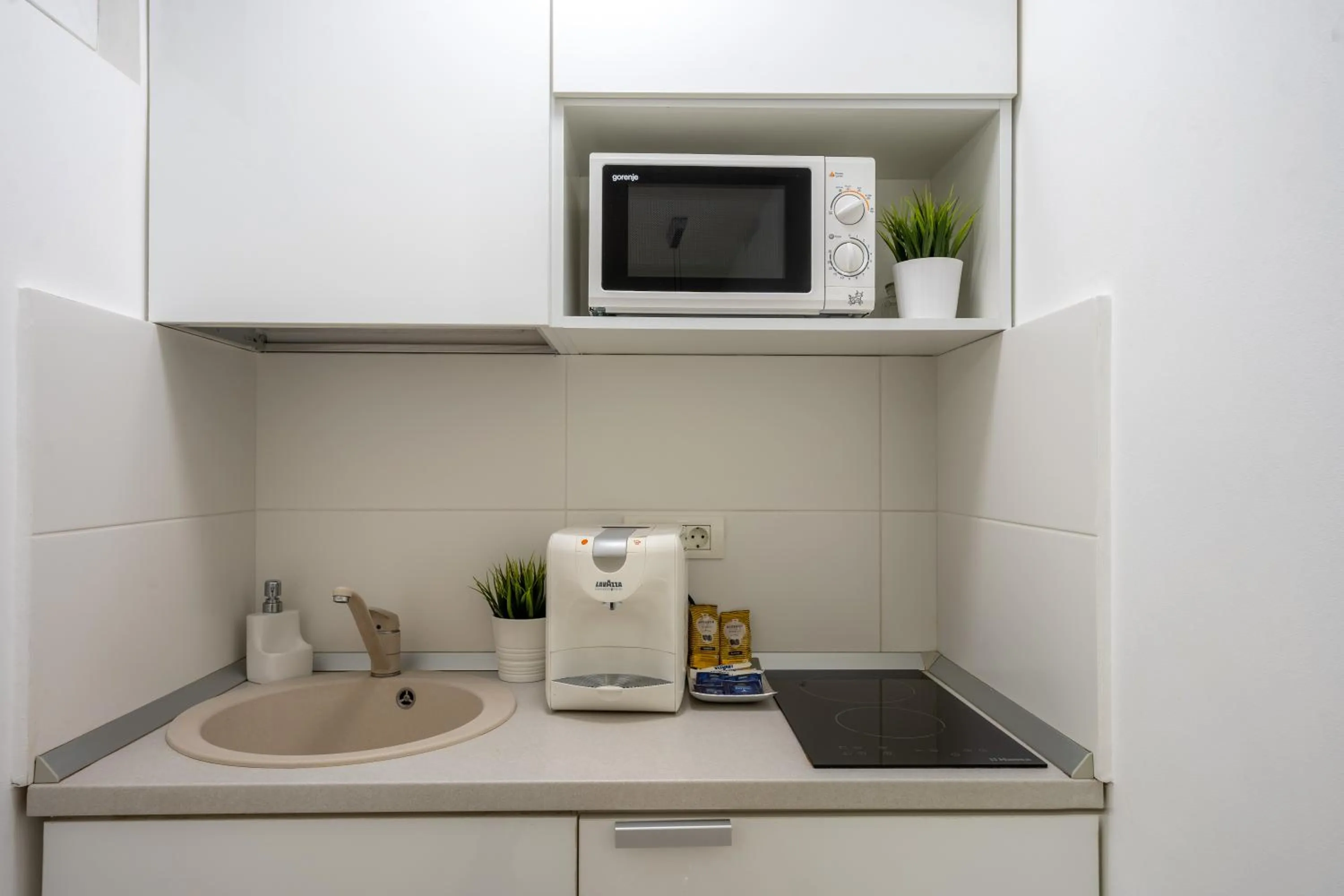 Coffee/tea facilities in Metropole Apartments - Old City