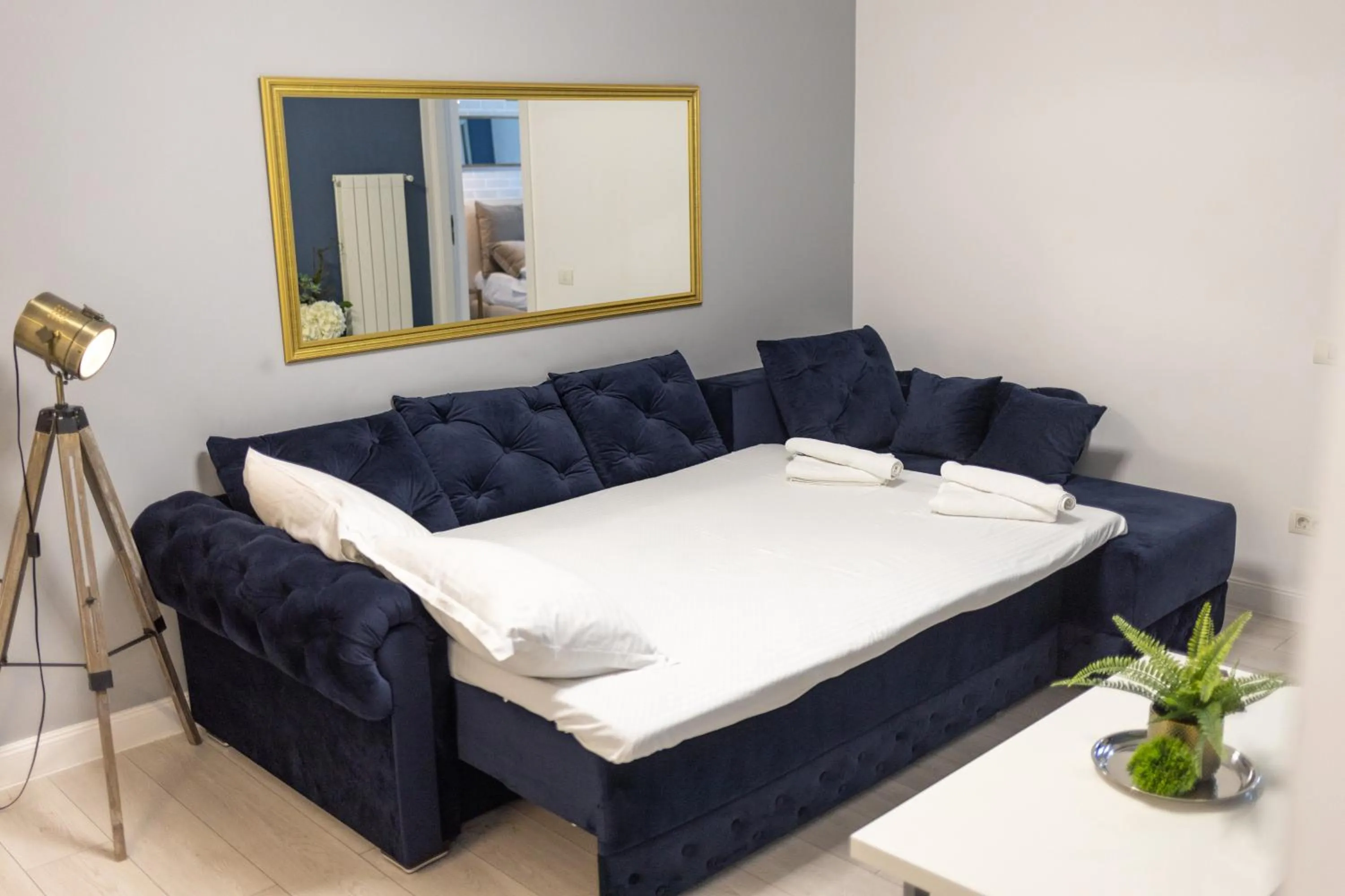 Living room, Bed in Metropole Apartments - Old City