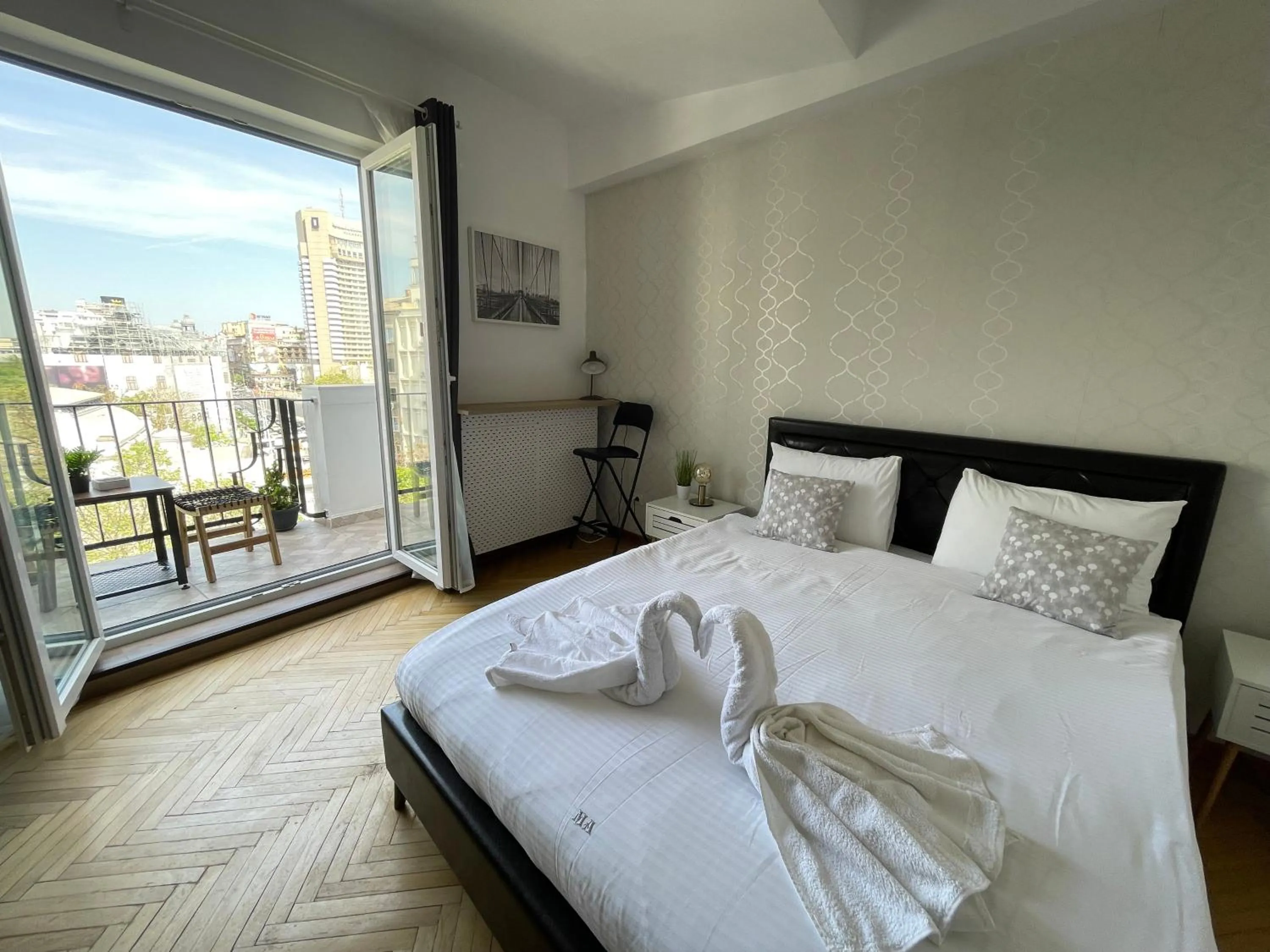 Bed in Metropole Apartments - Old City