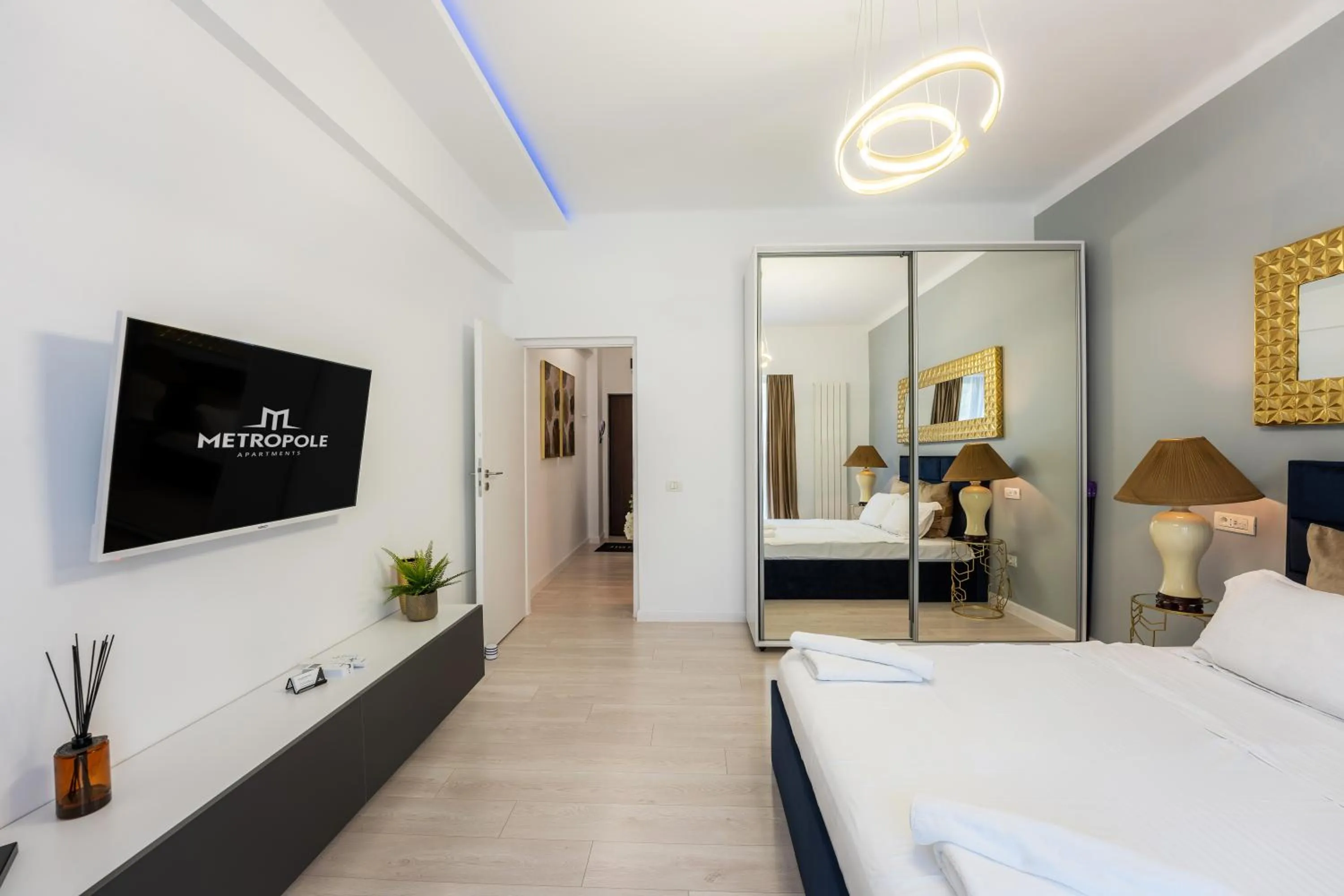 Bedroom, Bed in Metropole Apartments - Old City