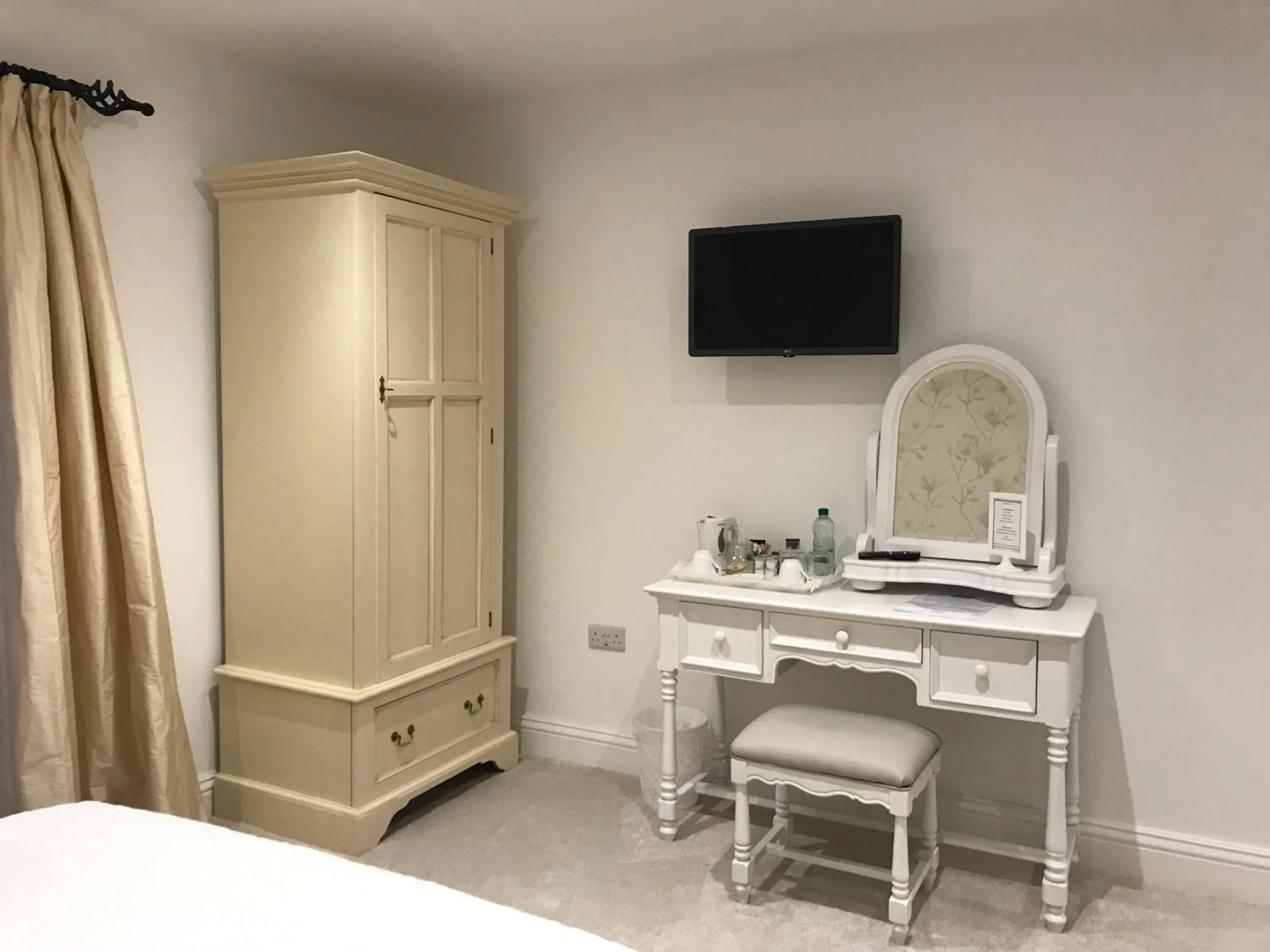 Bedroom, Bed in Abbey Green Farm