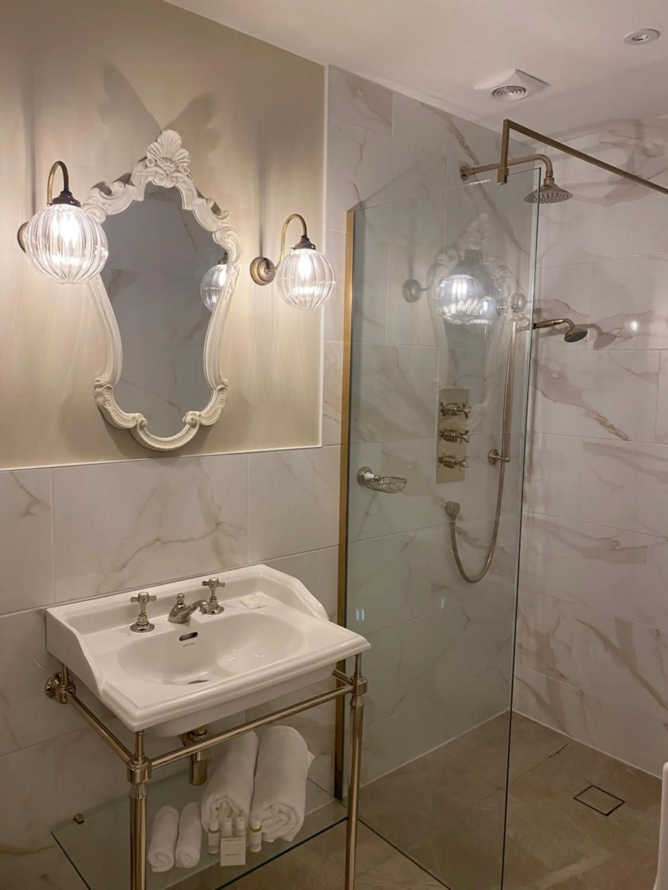 Shower in Abbey Green Farm