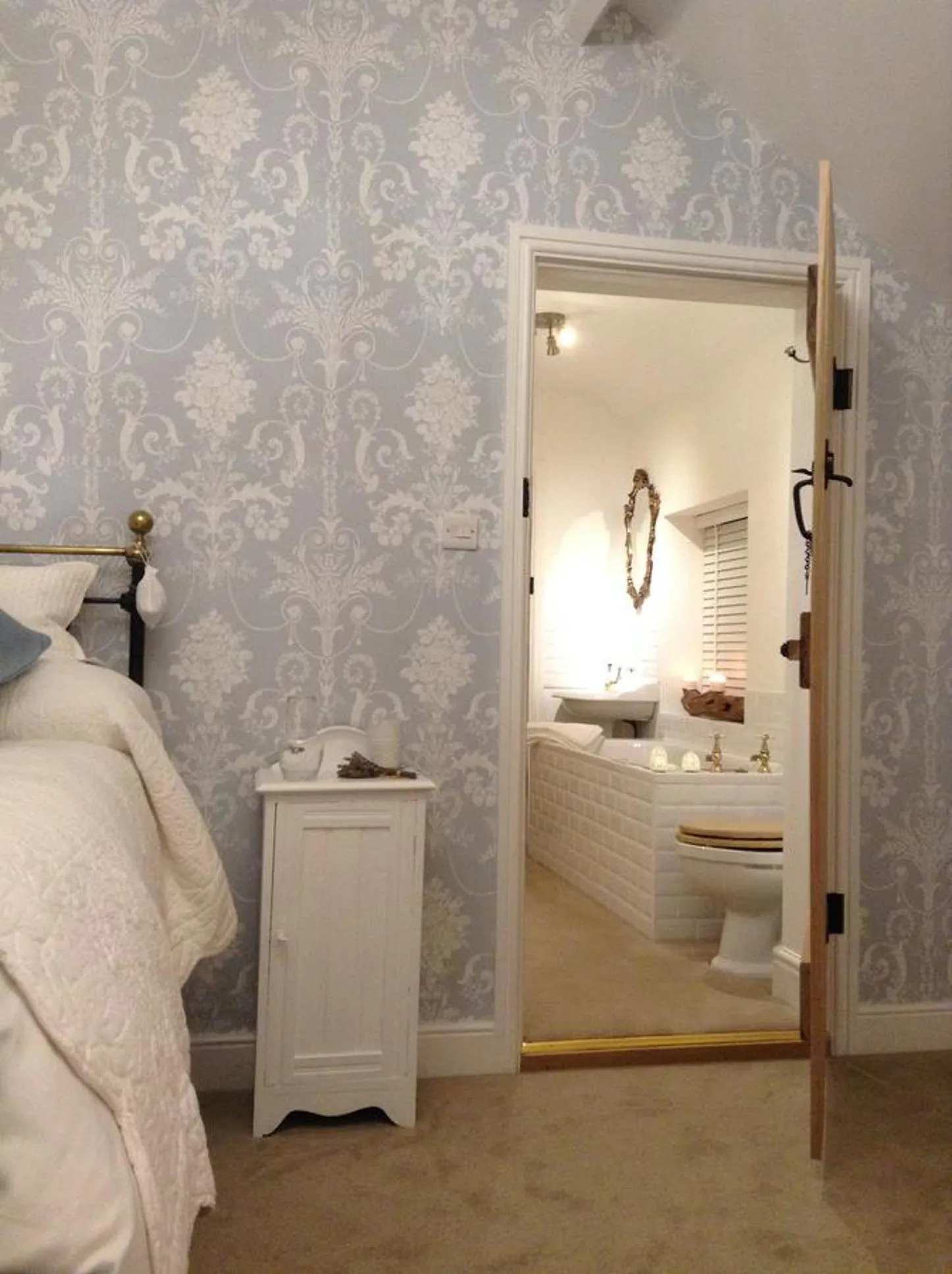 Bathroom, Bed in Abbey Green Farm