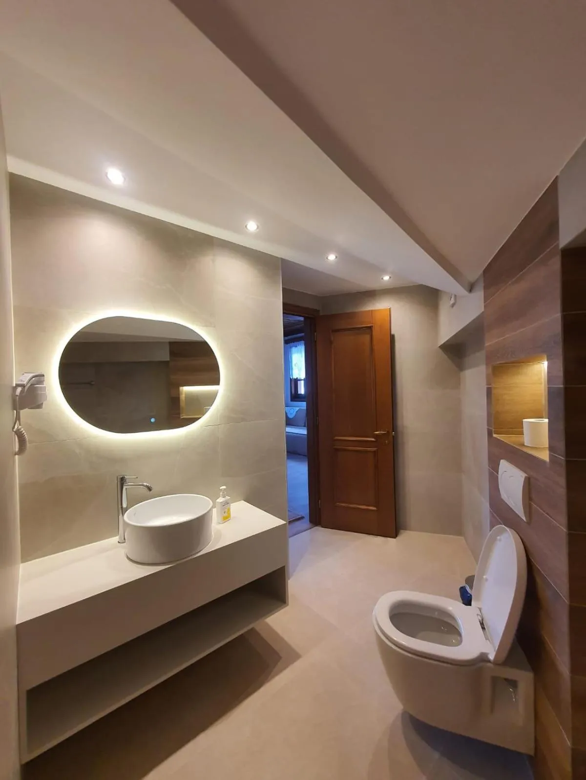 Double or Twin Room with City View - single occupancy in Castle Hotel