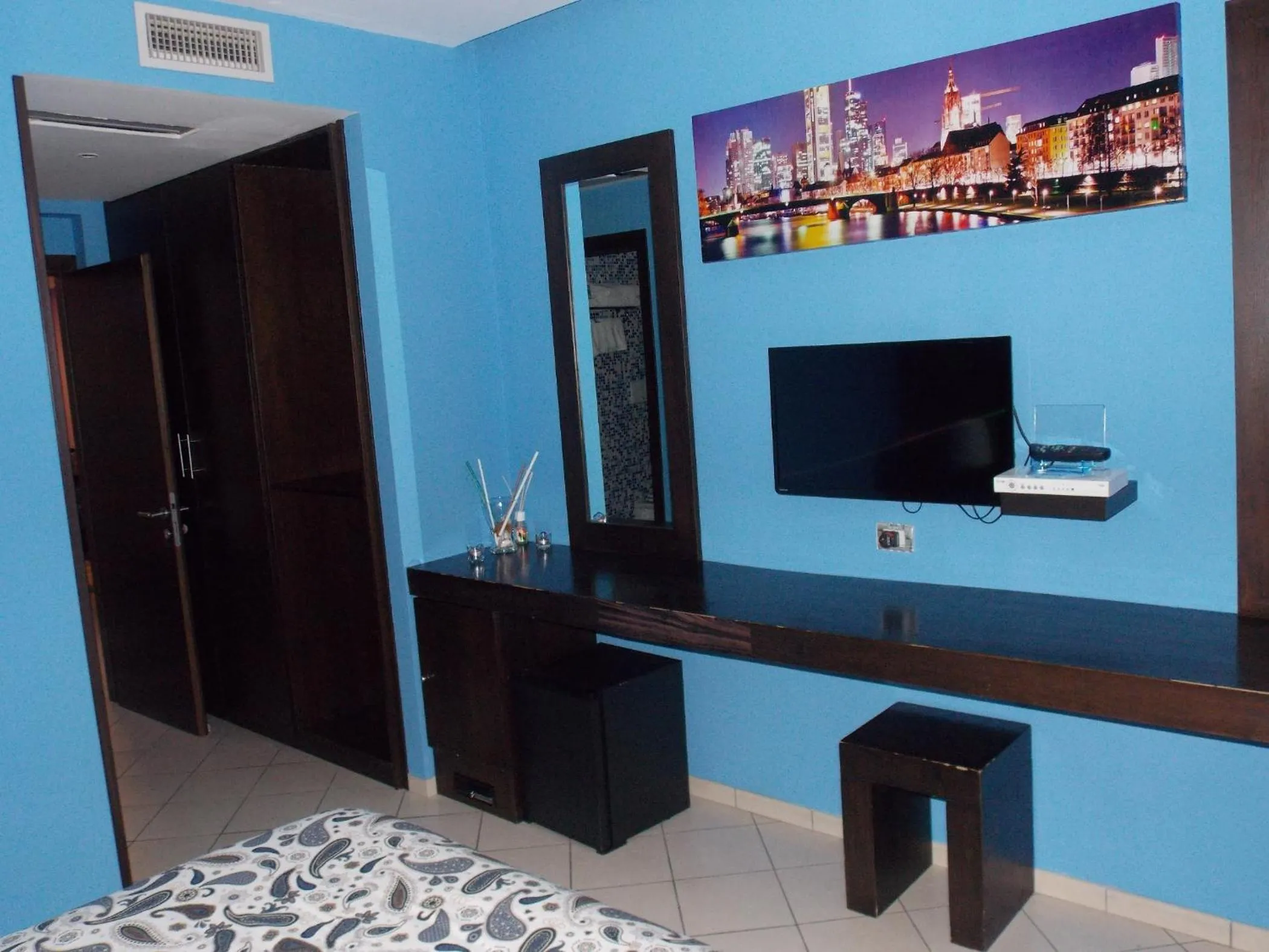 Photo of the whole room, Bed in Sorrento Relais