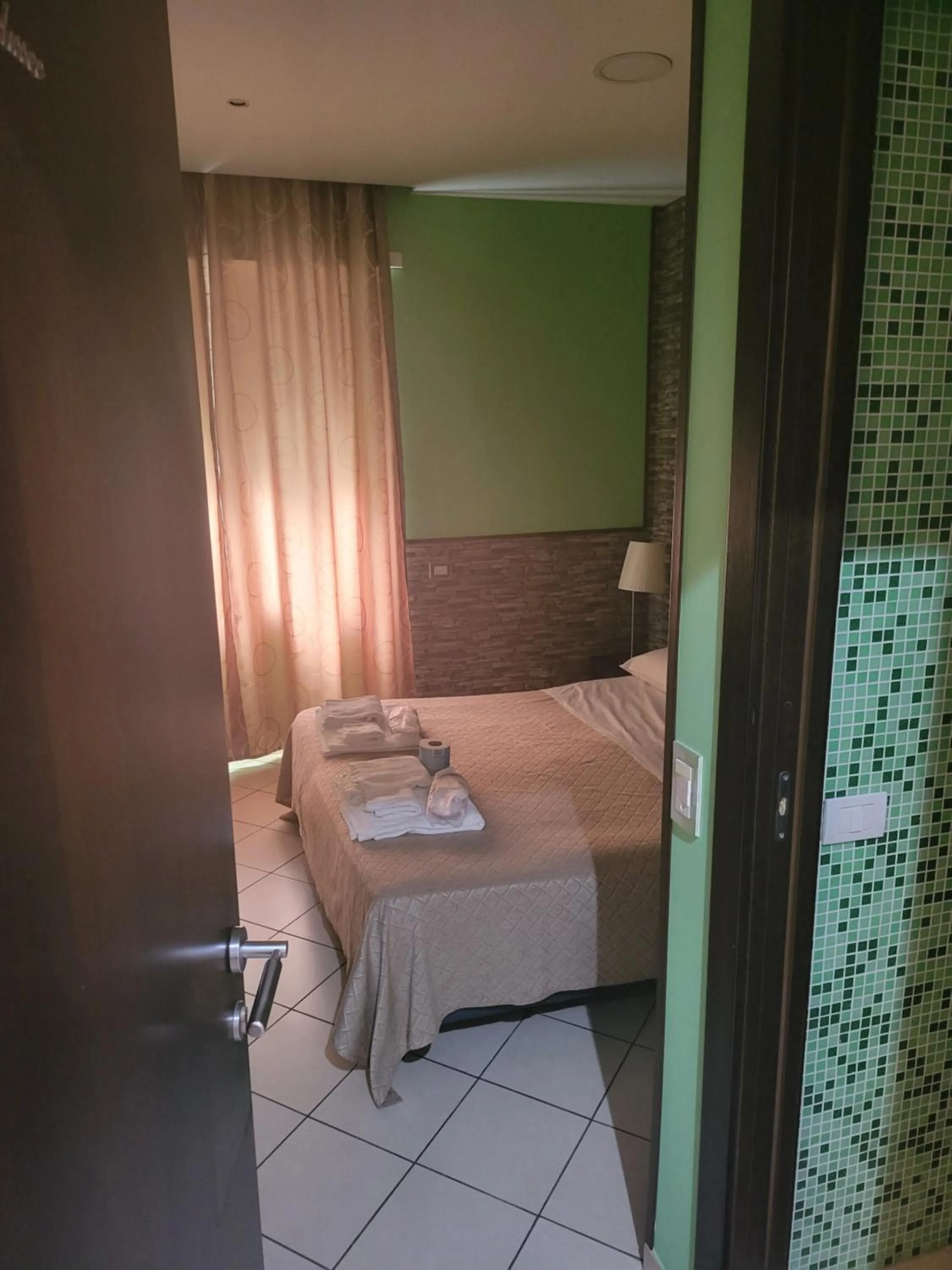 Photo of the whole room, Bed in Sorrento Relais