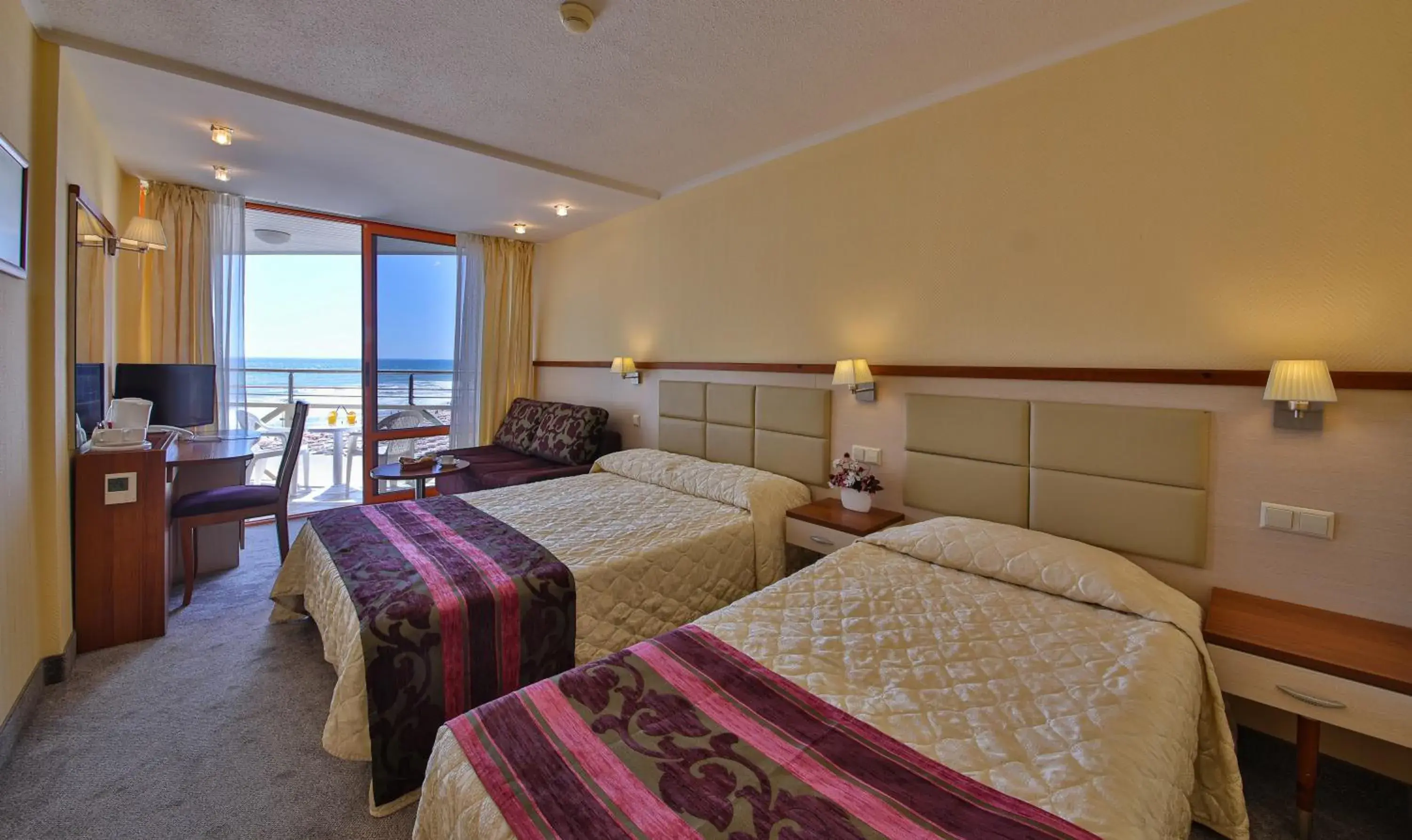 Double Room with Balcony in Kaliakra Beach Hotel - Ultra All Inclusive Double Room with Balcony in Kaliakra Beach Hotel - Ultra All Inclusive