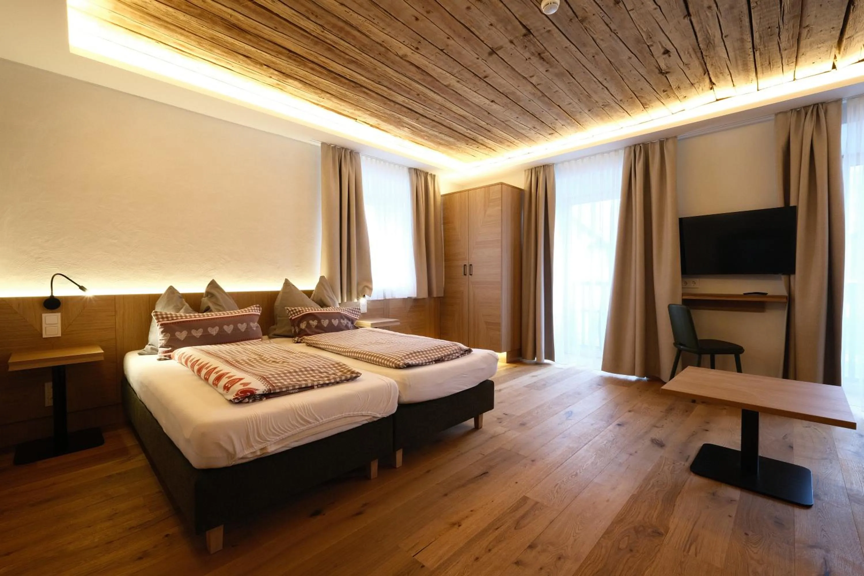 Bedroom, Bed in SeeHotel & SeeApartments Kärntnerhof- direkt am See!