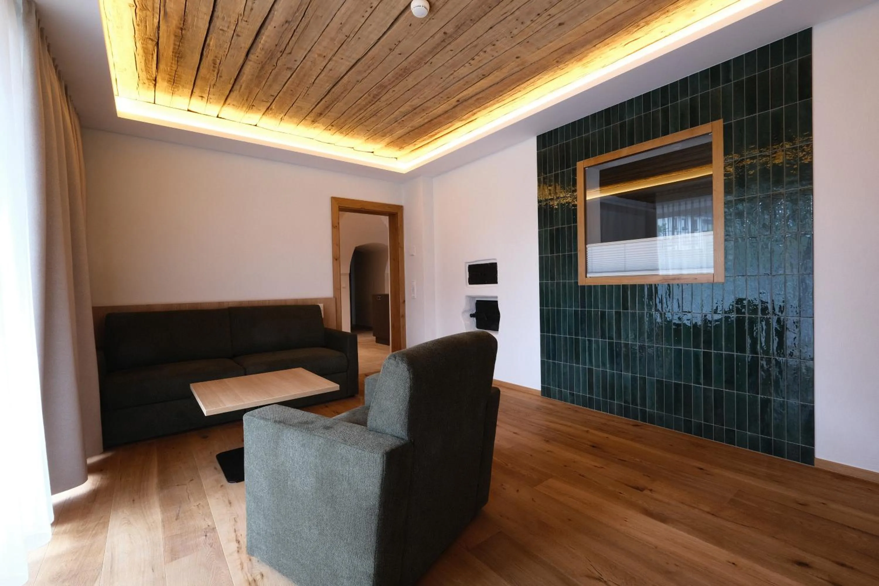 Living room, Bed in SeeHotel & SeeApartments Kärntnerhof- direkt am See!