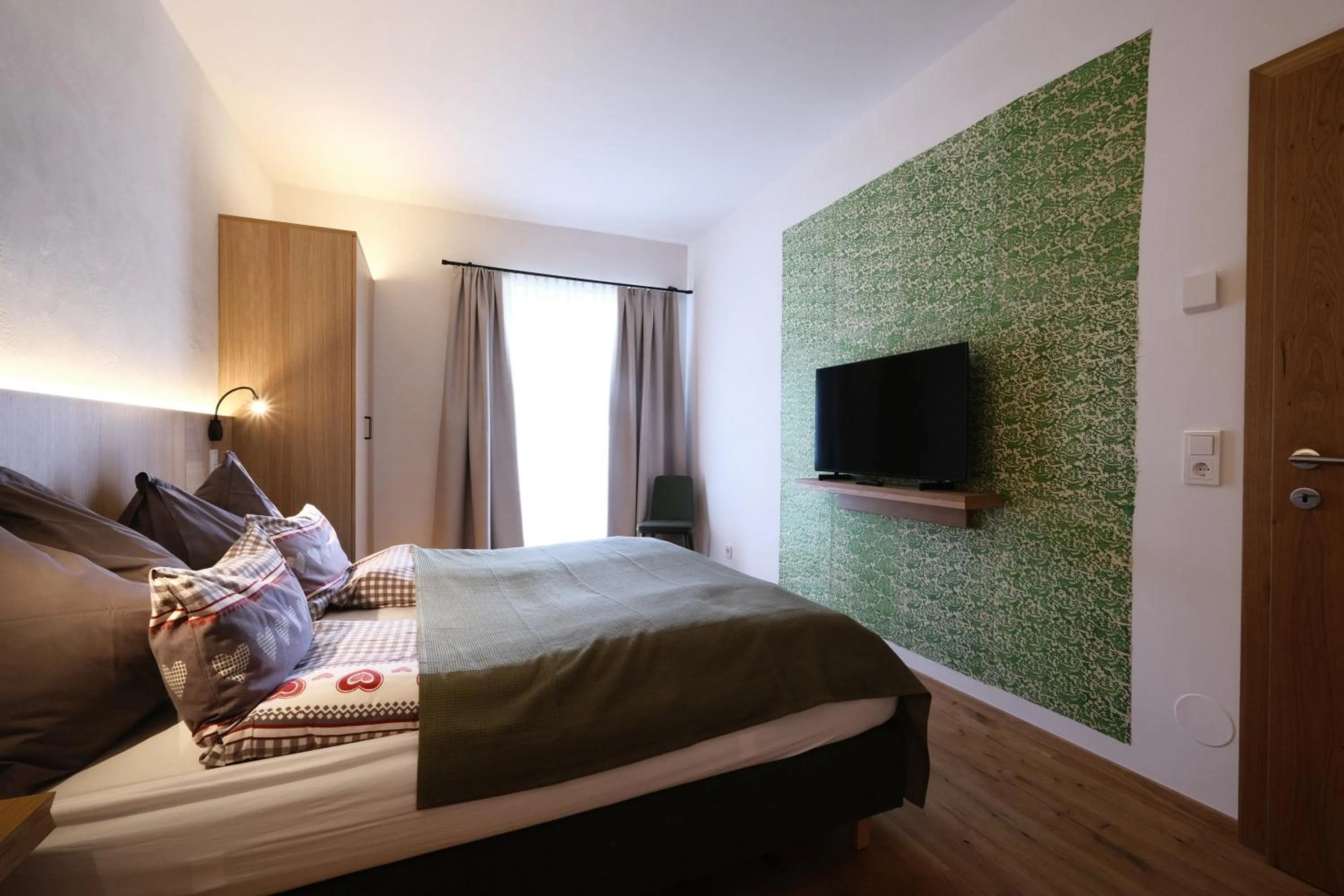 Bedroom, Bed in SeeHotel & SeeApartments Kärntnerhof- direkt am See!