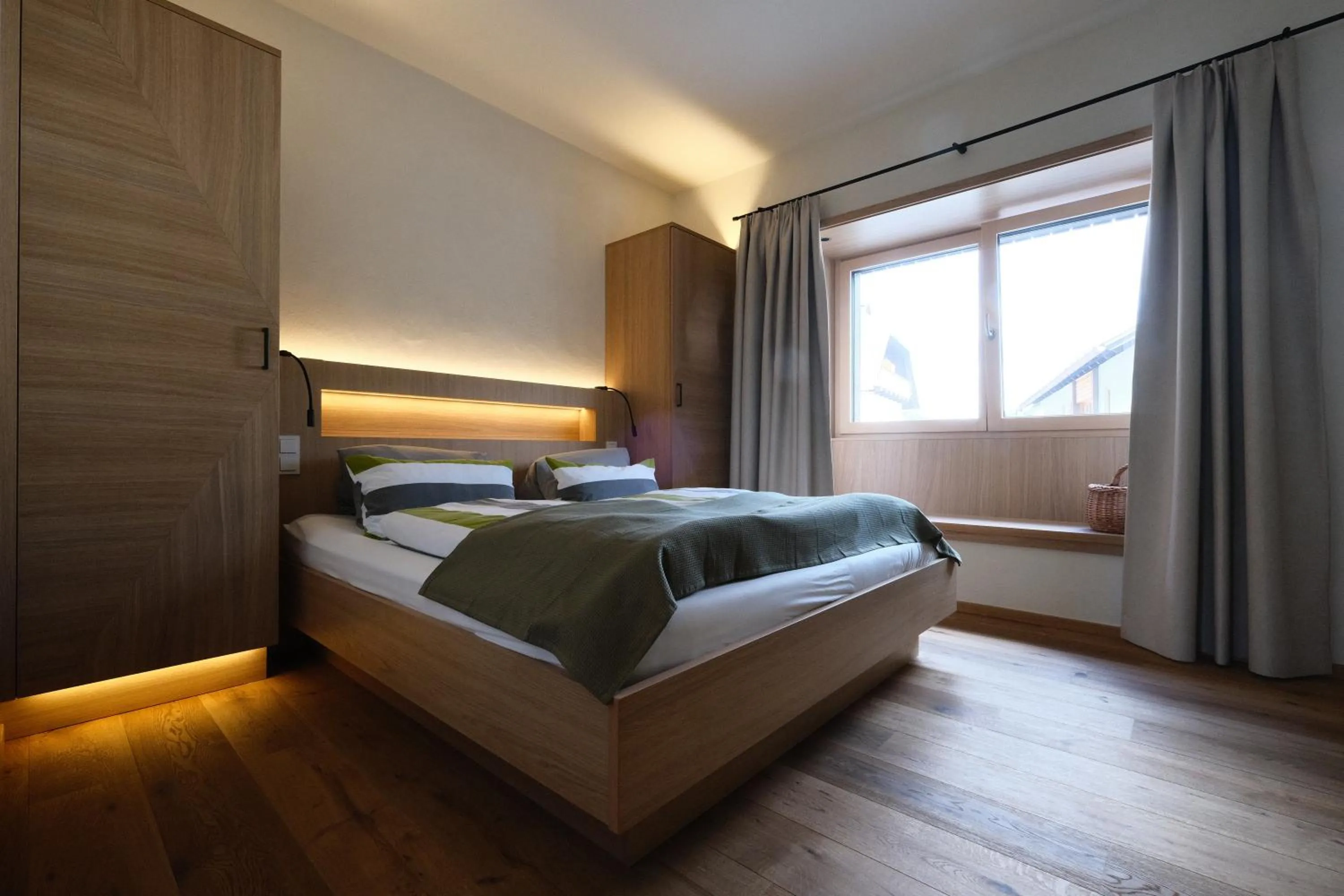 Bedroom, Bed in SeeHotel & SeeApartments Kärntnerhof- direkt am See!