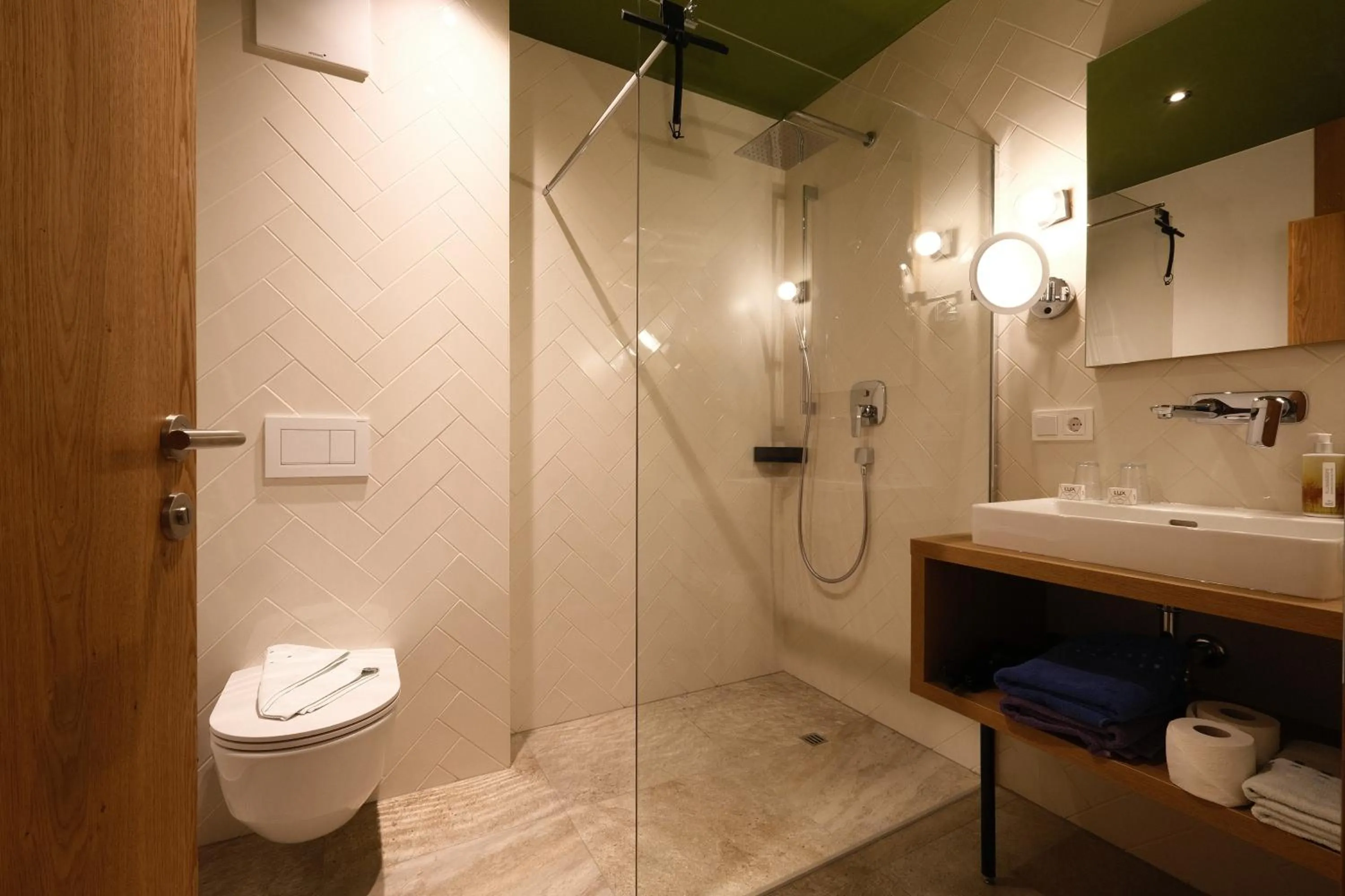 Bathroom in SeeHotel & SeeApartments Kärntnerhof- direkt am See!