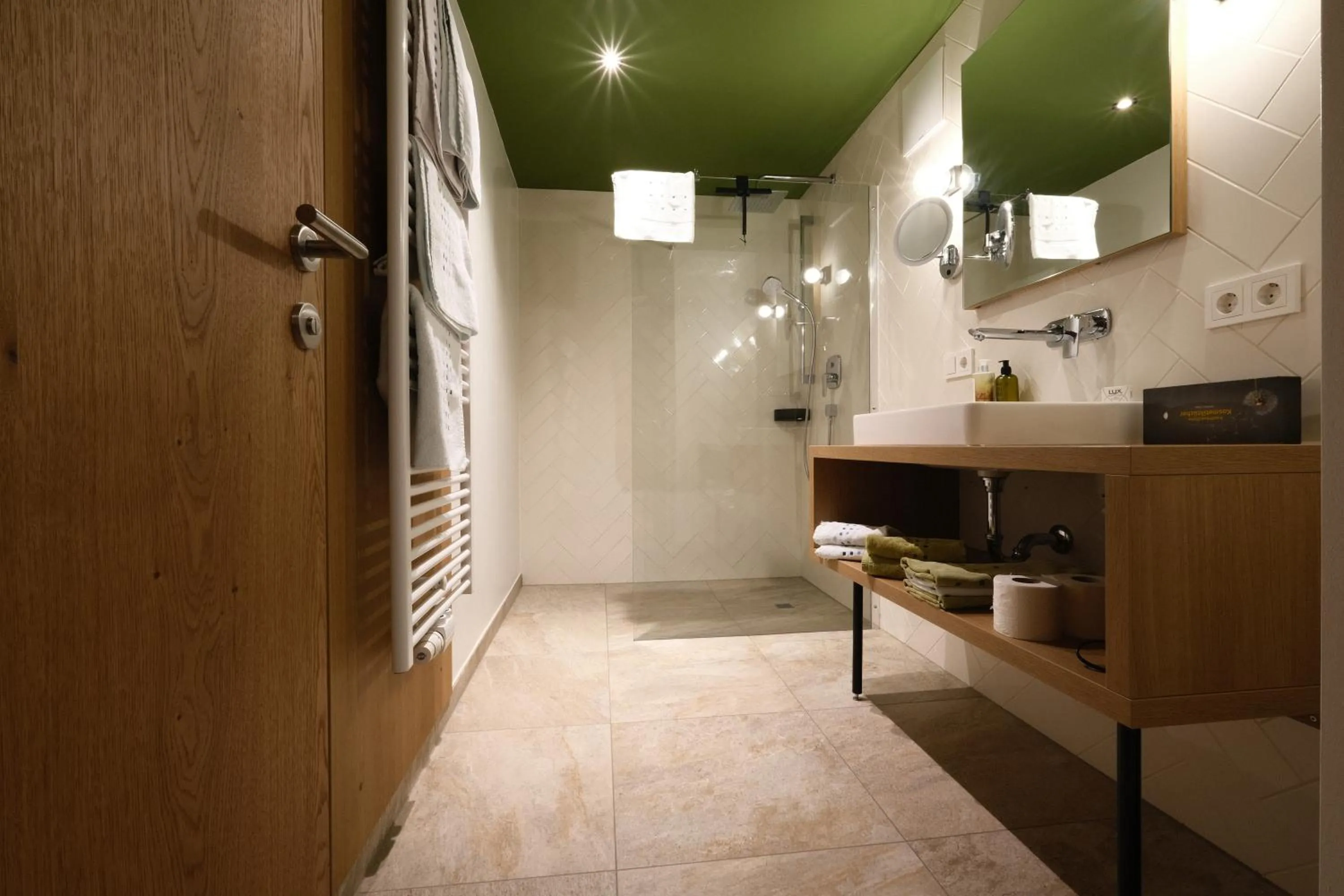 Bathroom in SeeHotel & SeeApartments Kärntnerhof- direkt am See!