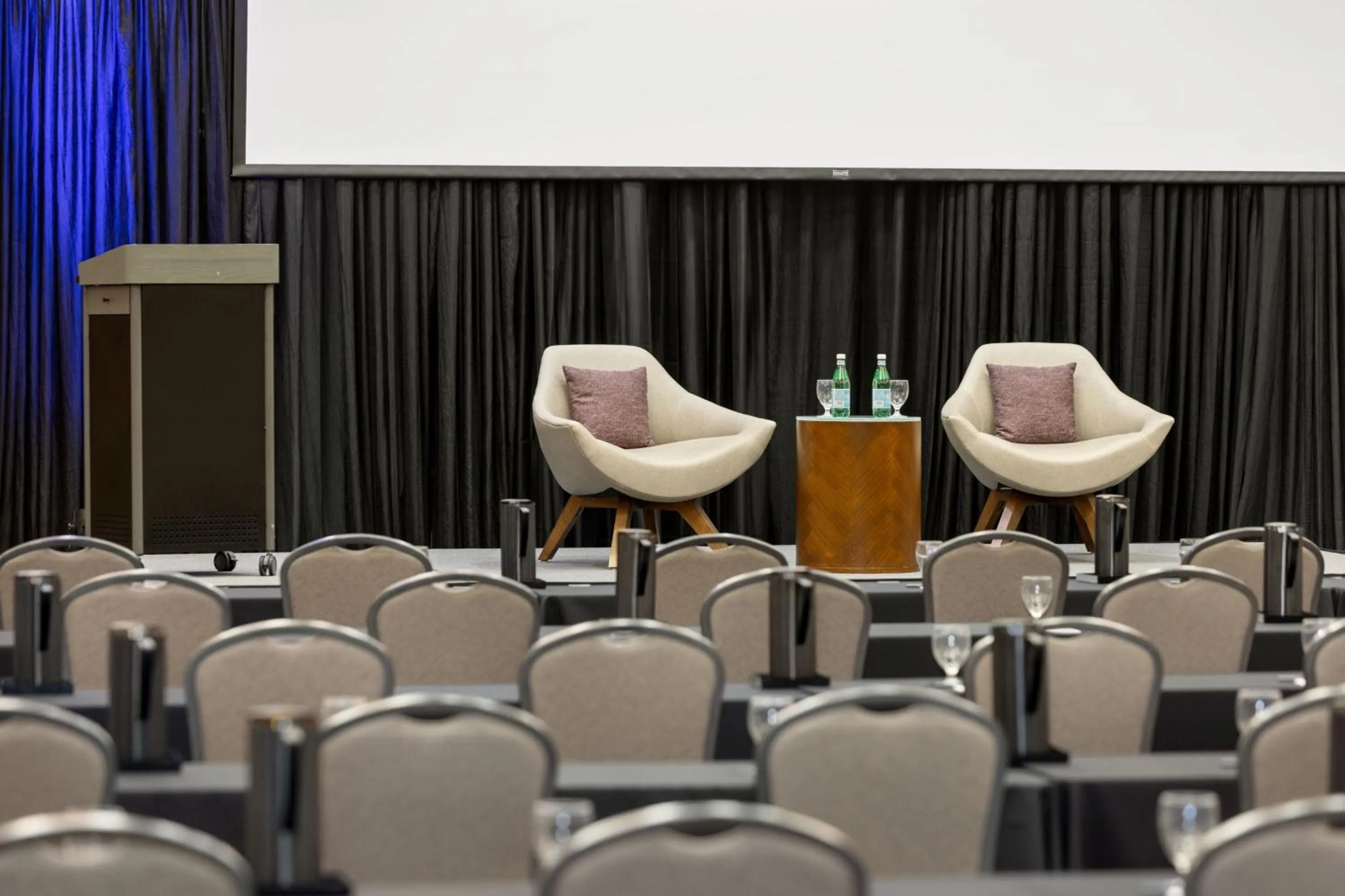 Meeting/conference room in Courtyard by Marriott Omaha Bellevue at Beardmore Event Center