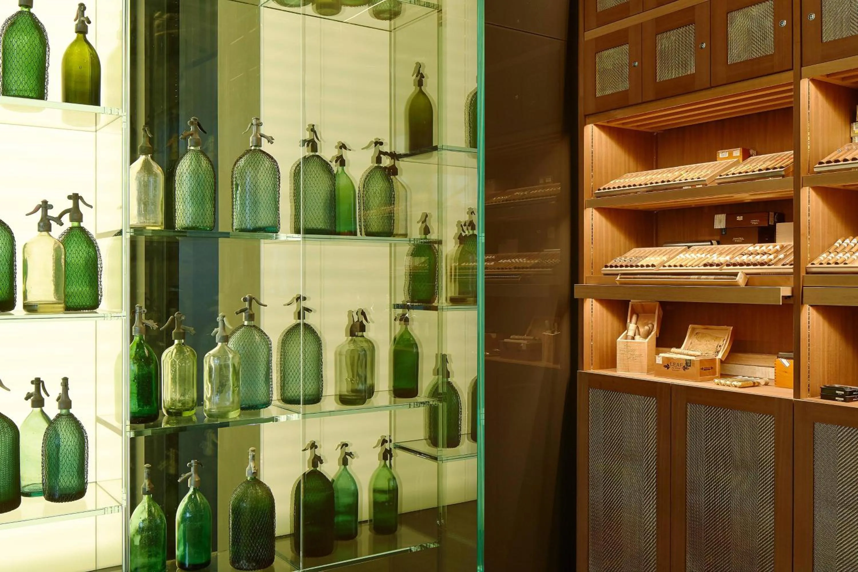 Lounge or bar in Roomers Baden-Baden, Autograph Collection