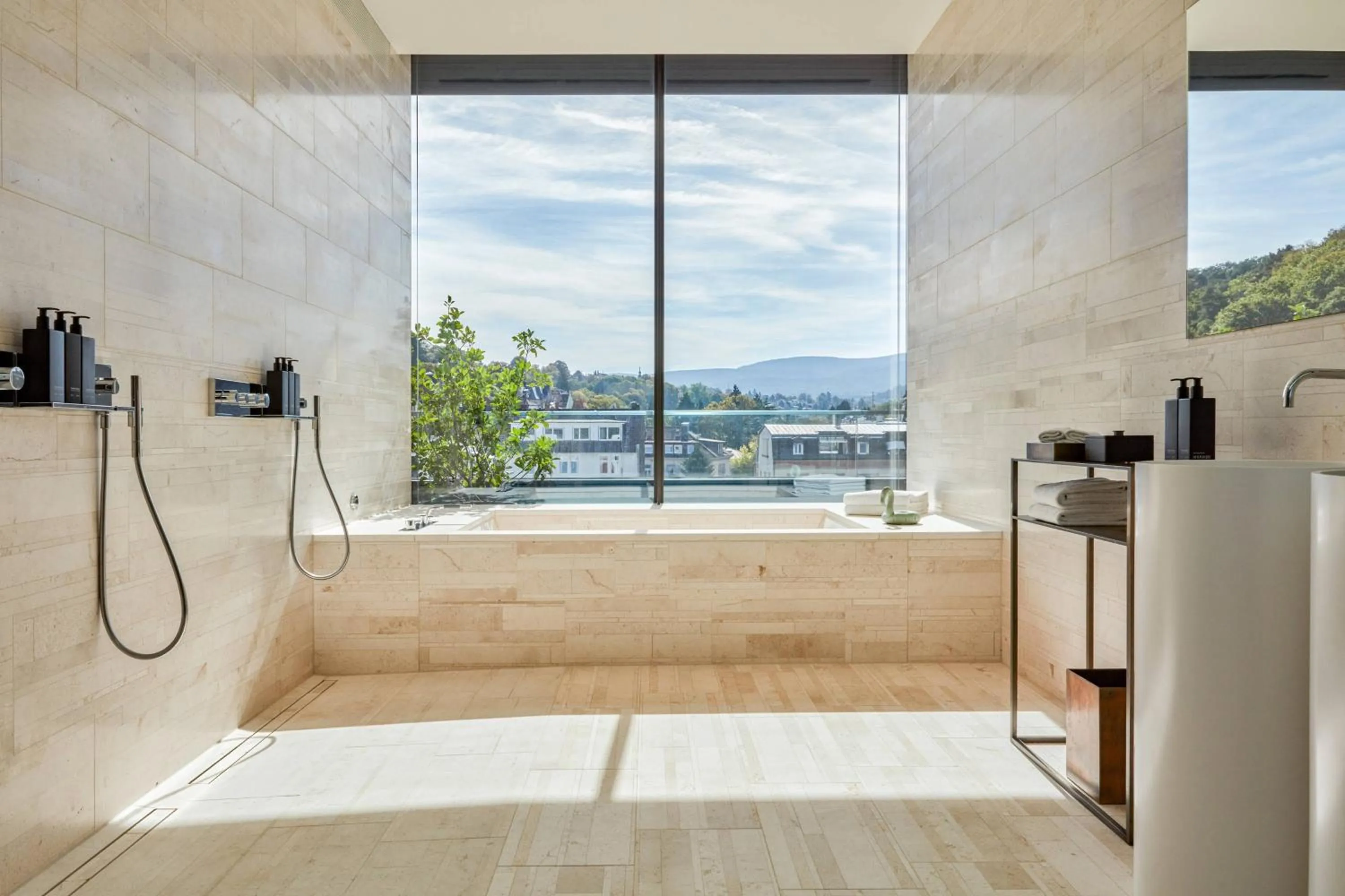 Bathroom in Roomers Baden-Baden, Autograph Collection