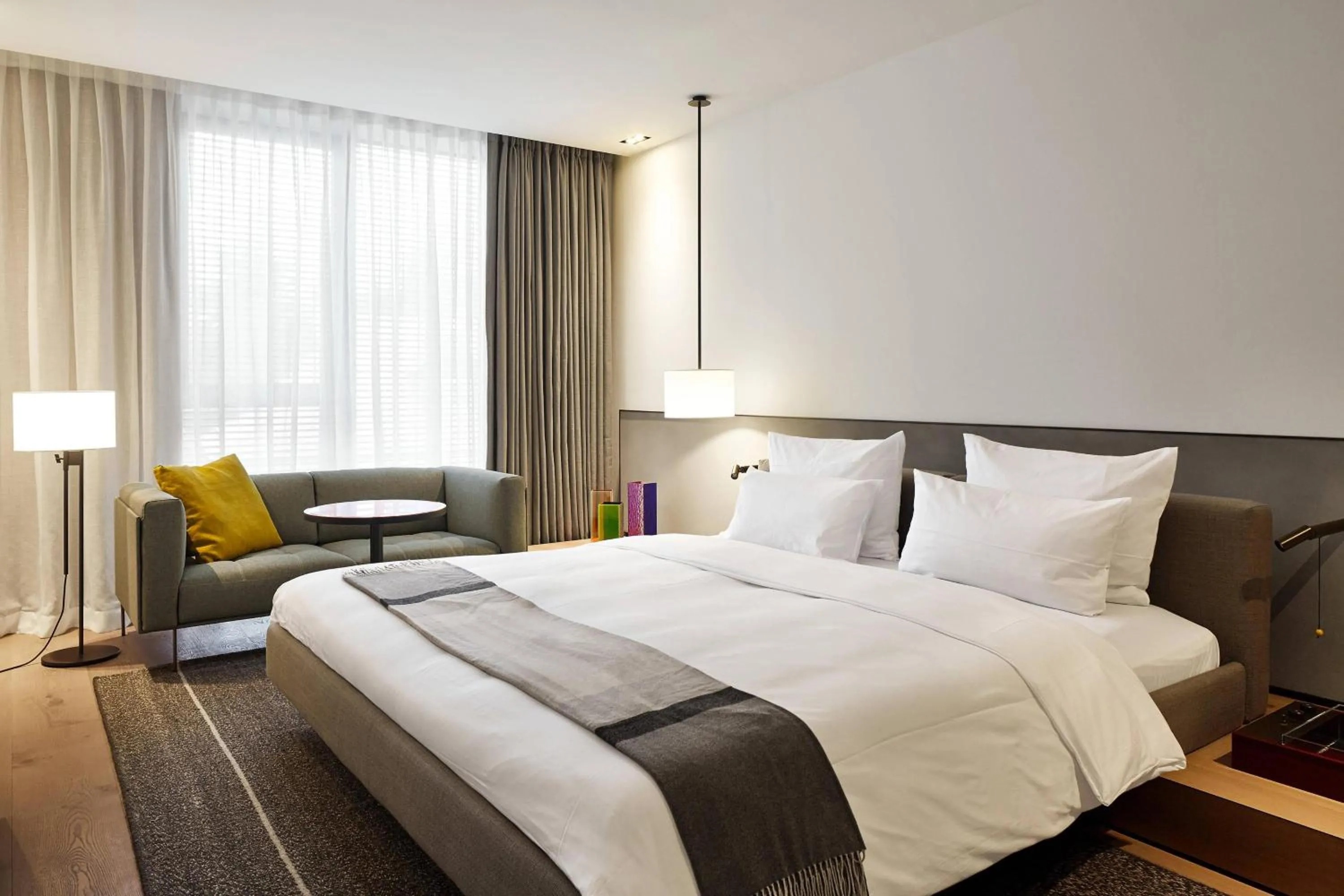 Photo of the whole room, Bed in Roomers Baden-Baden, Autograph Collection