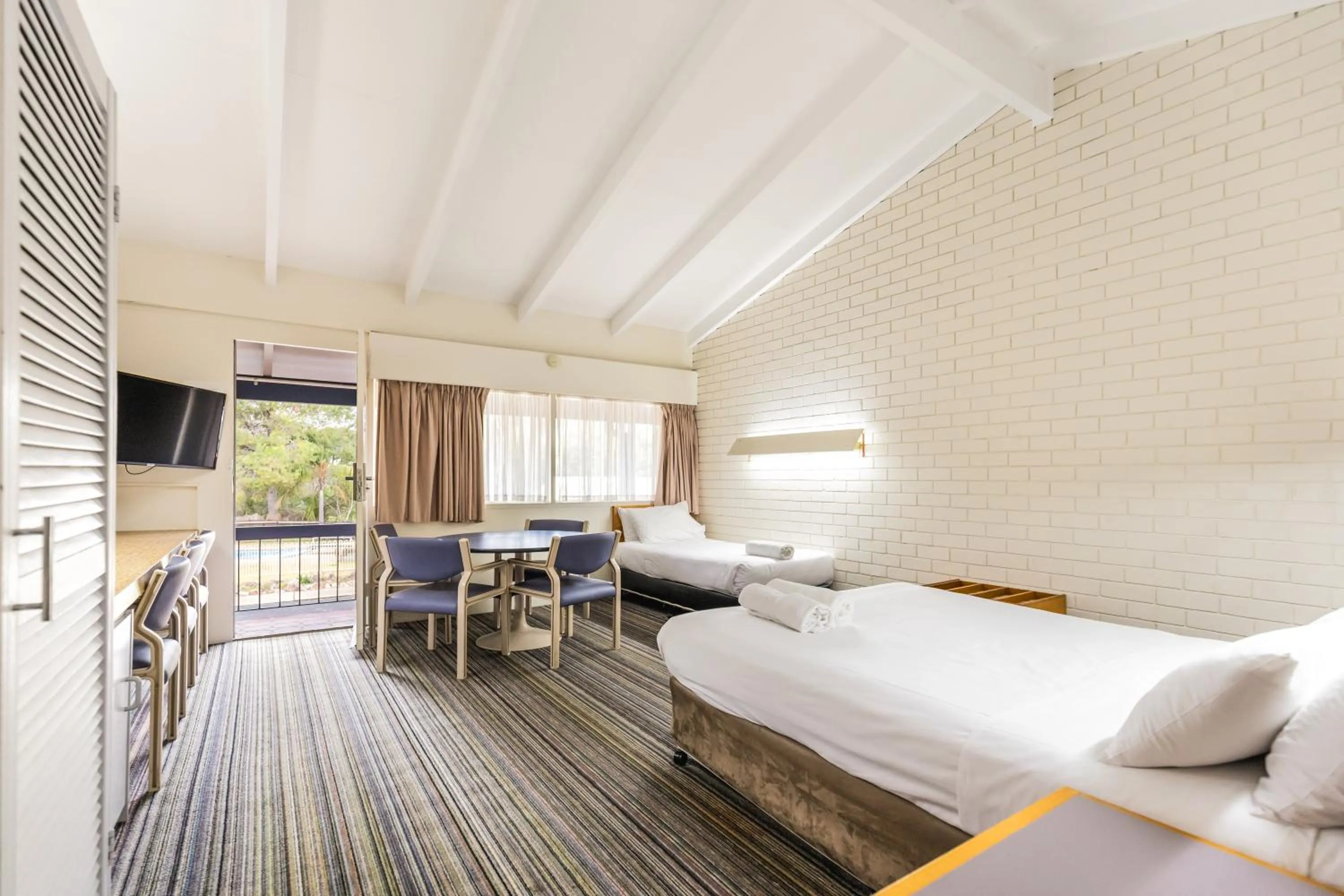 Bed in Wanderlight Motor Inn