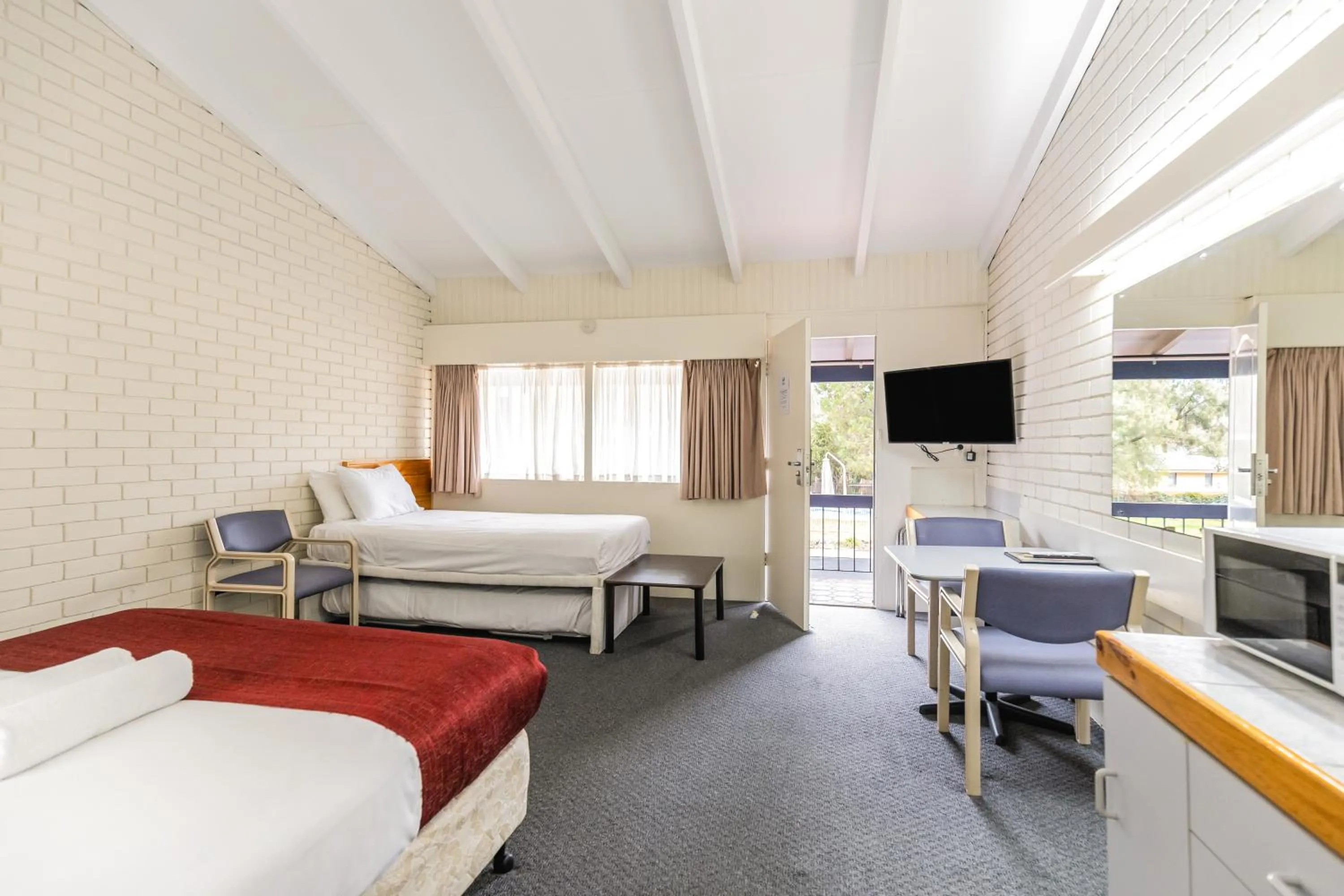 Bed in Wanderlight Motor Inn