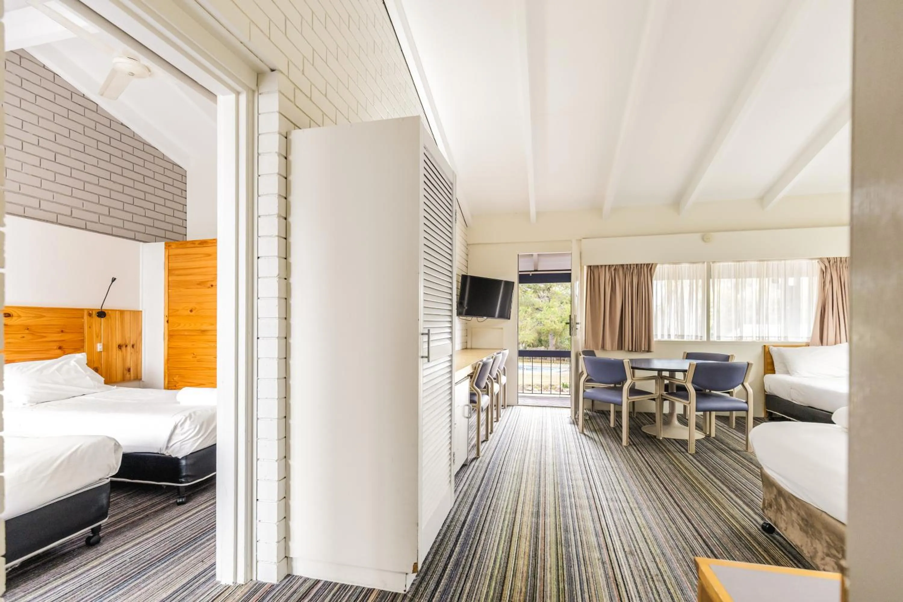 Bed in Wanderlight Motor Inn