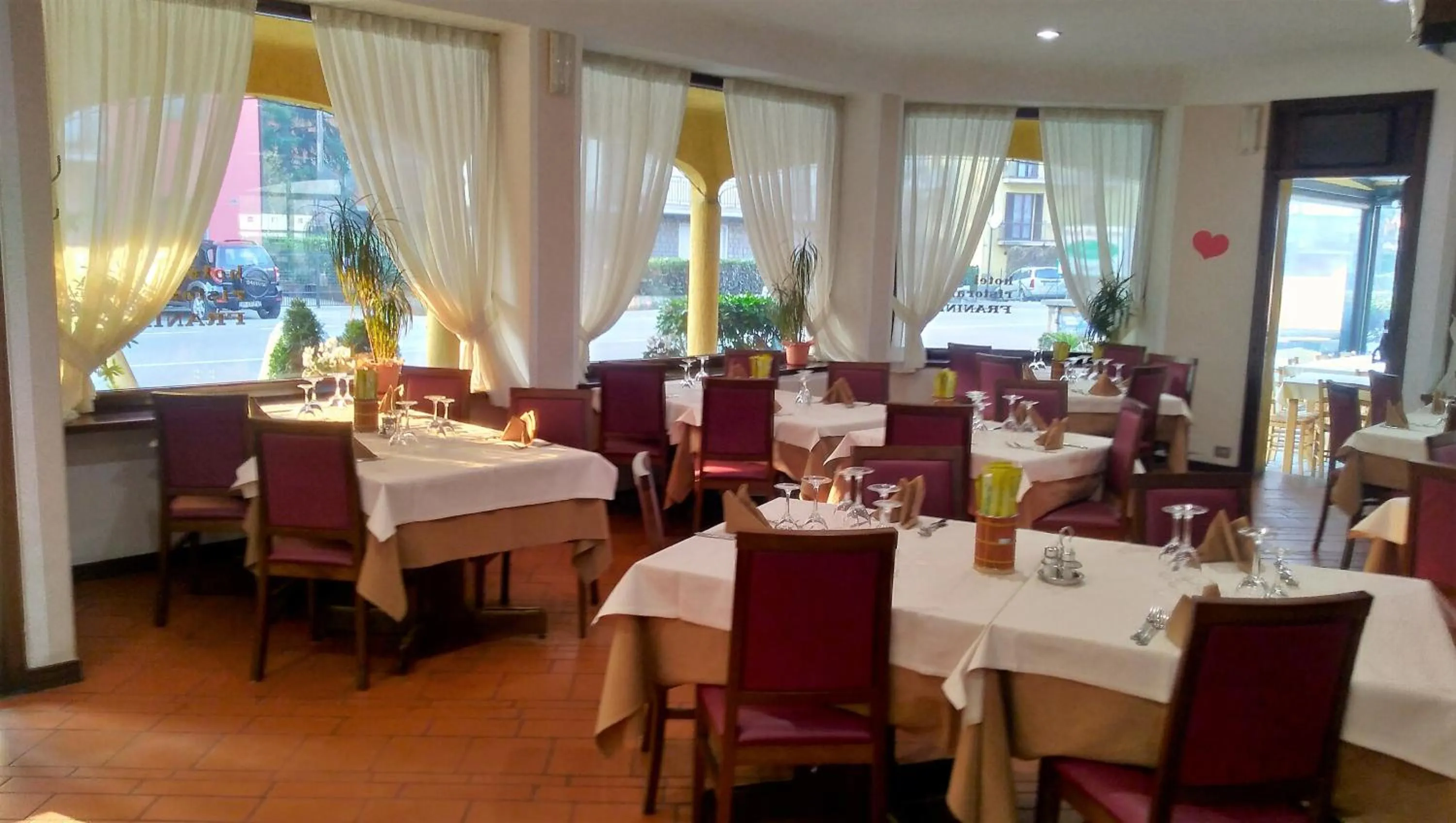 Restaurant/places to eat in Hotel Franini