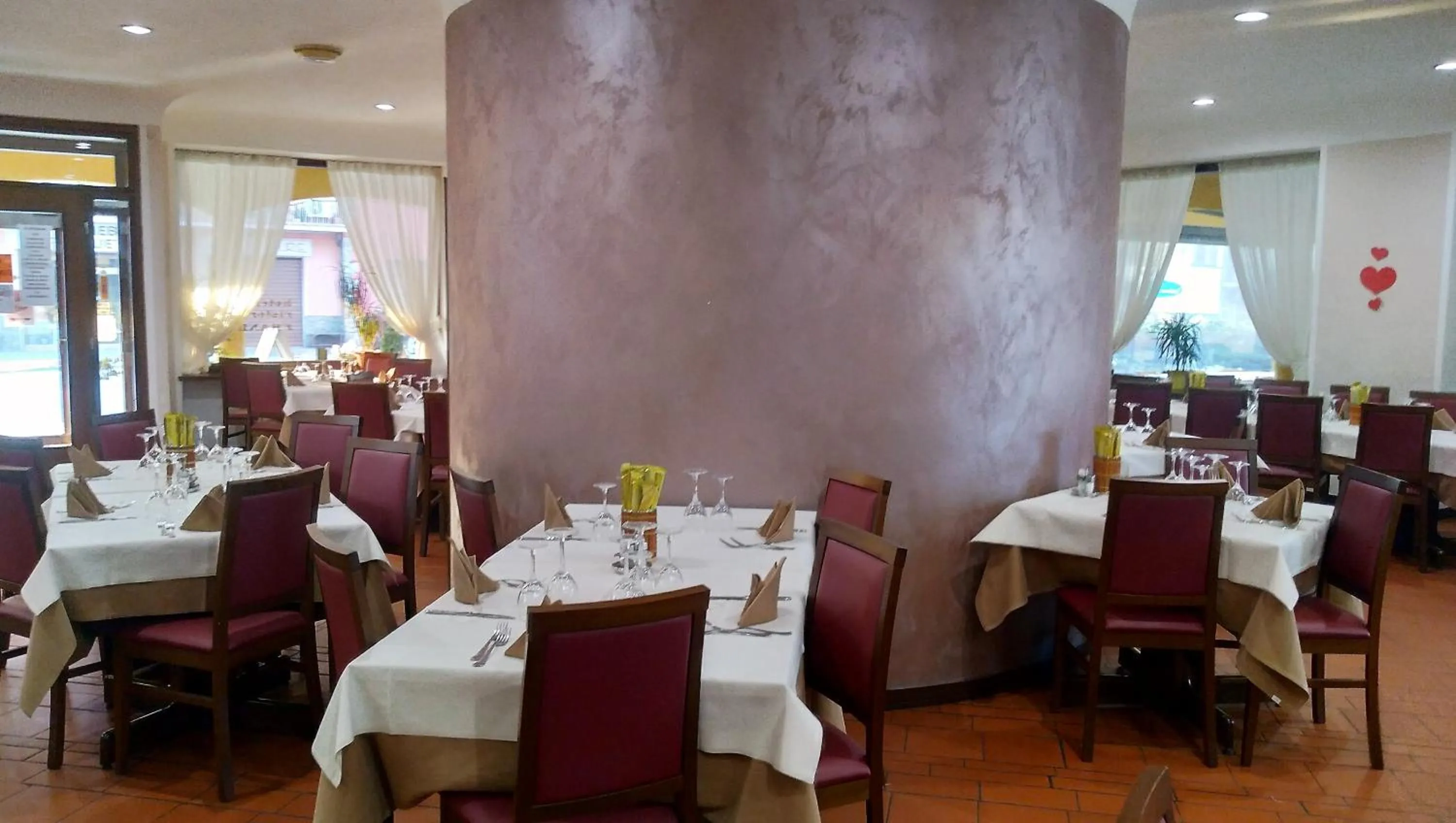 Restaurant/places to eat in Hotel Franini