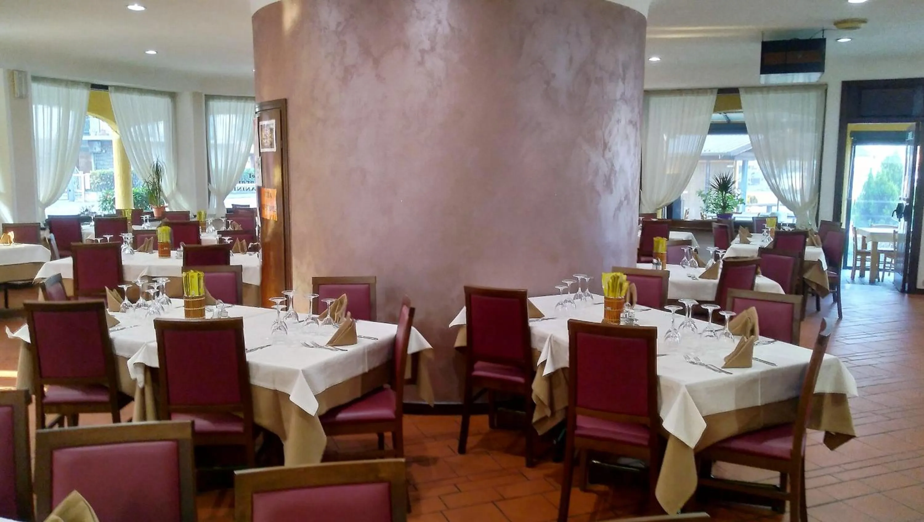 Restaurant/places to eat in Hotel Franini