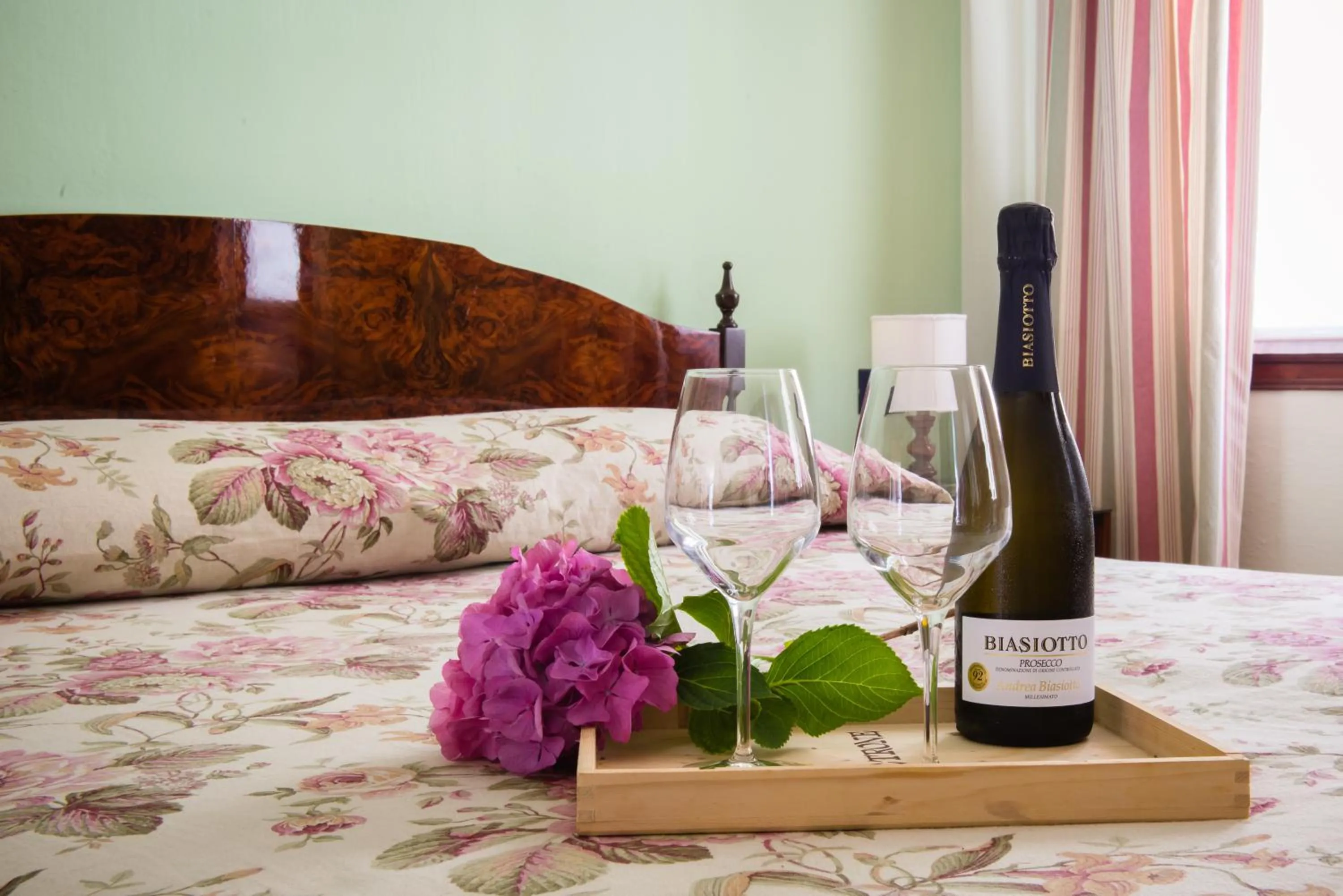 Decorative detail, Bed in Locanda Solagna