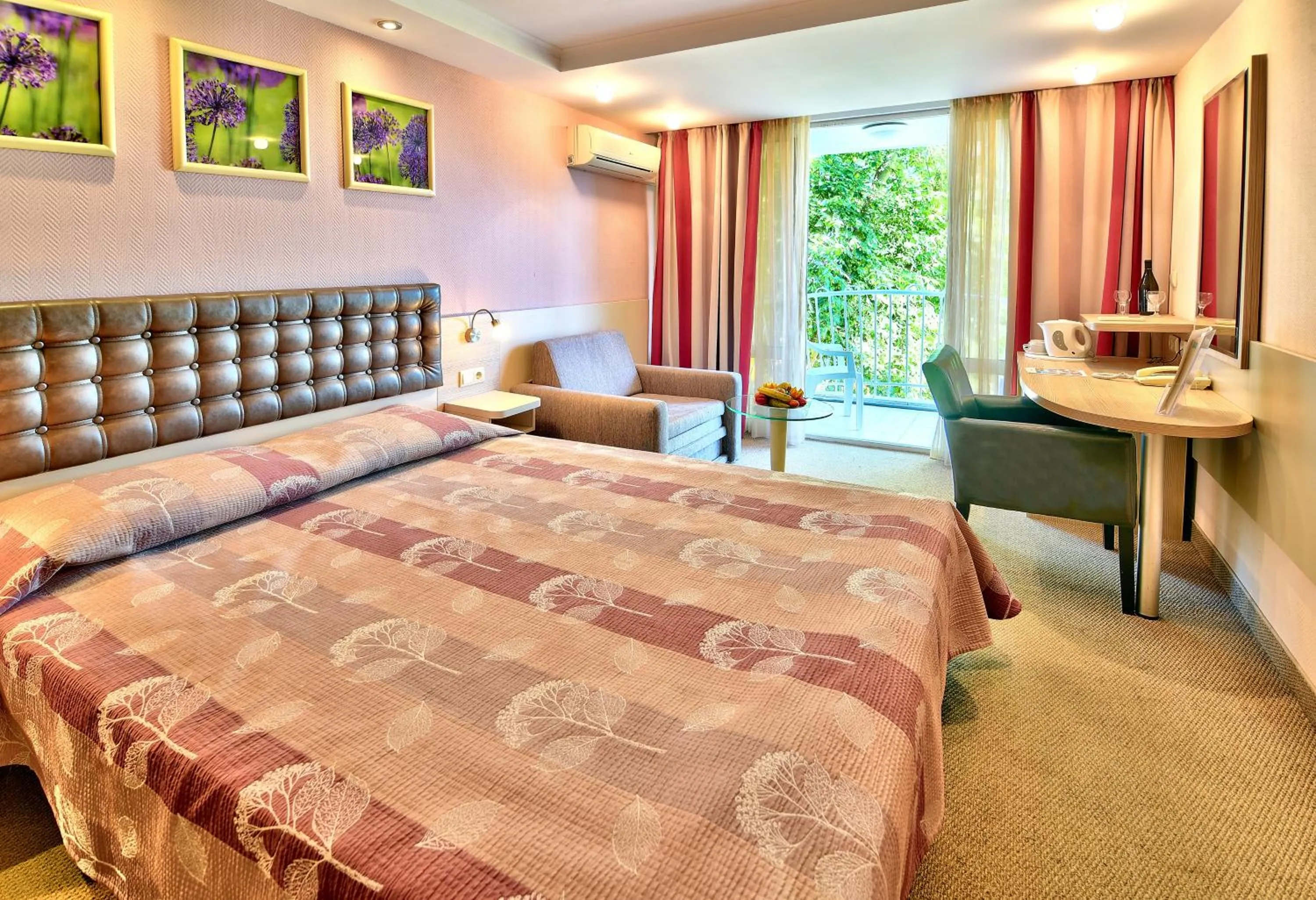 Bedroom, Bed in Hotel Sandy Beach