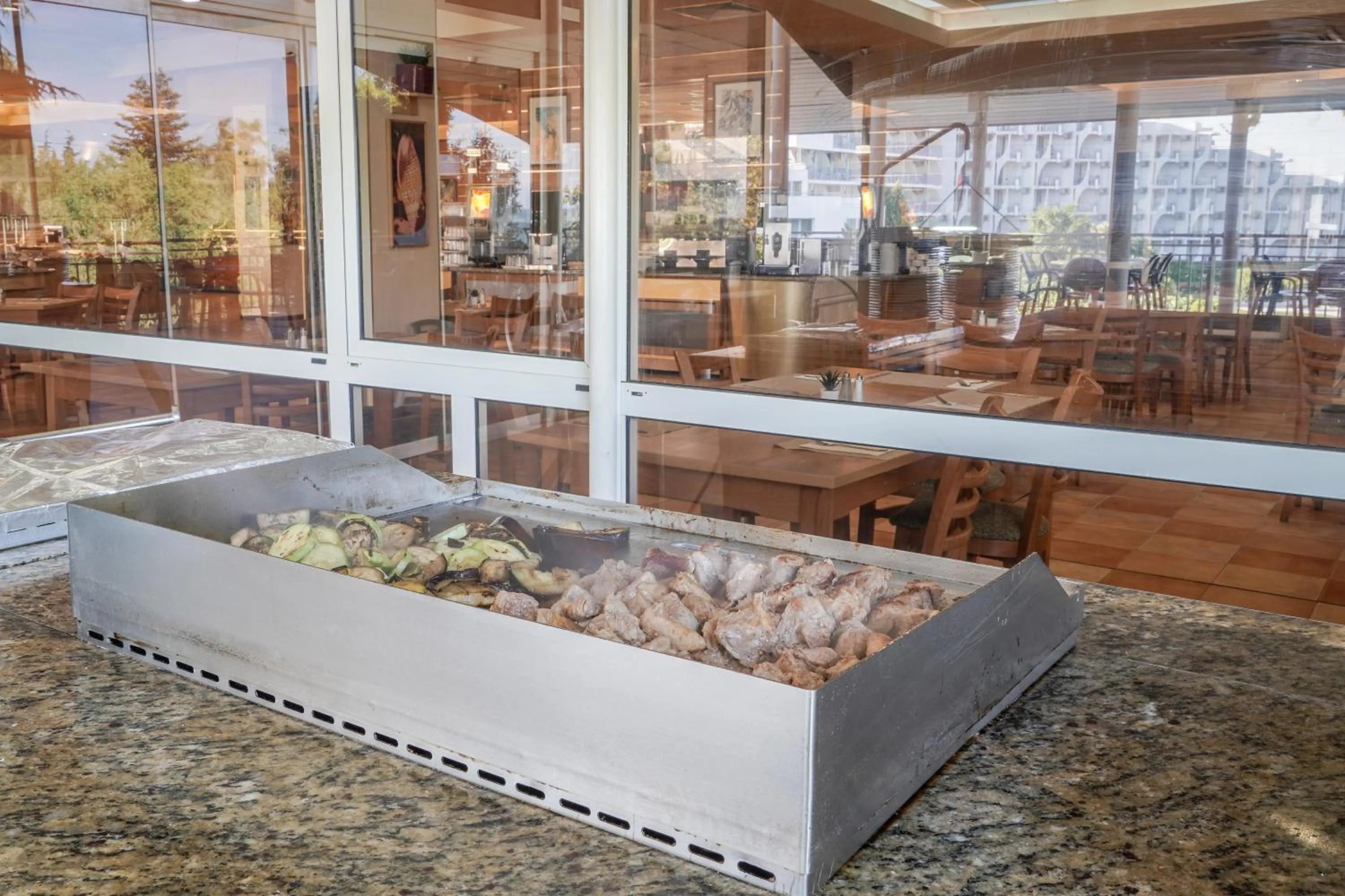 Restaurant/places to eat in Hotel Sandy Beach