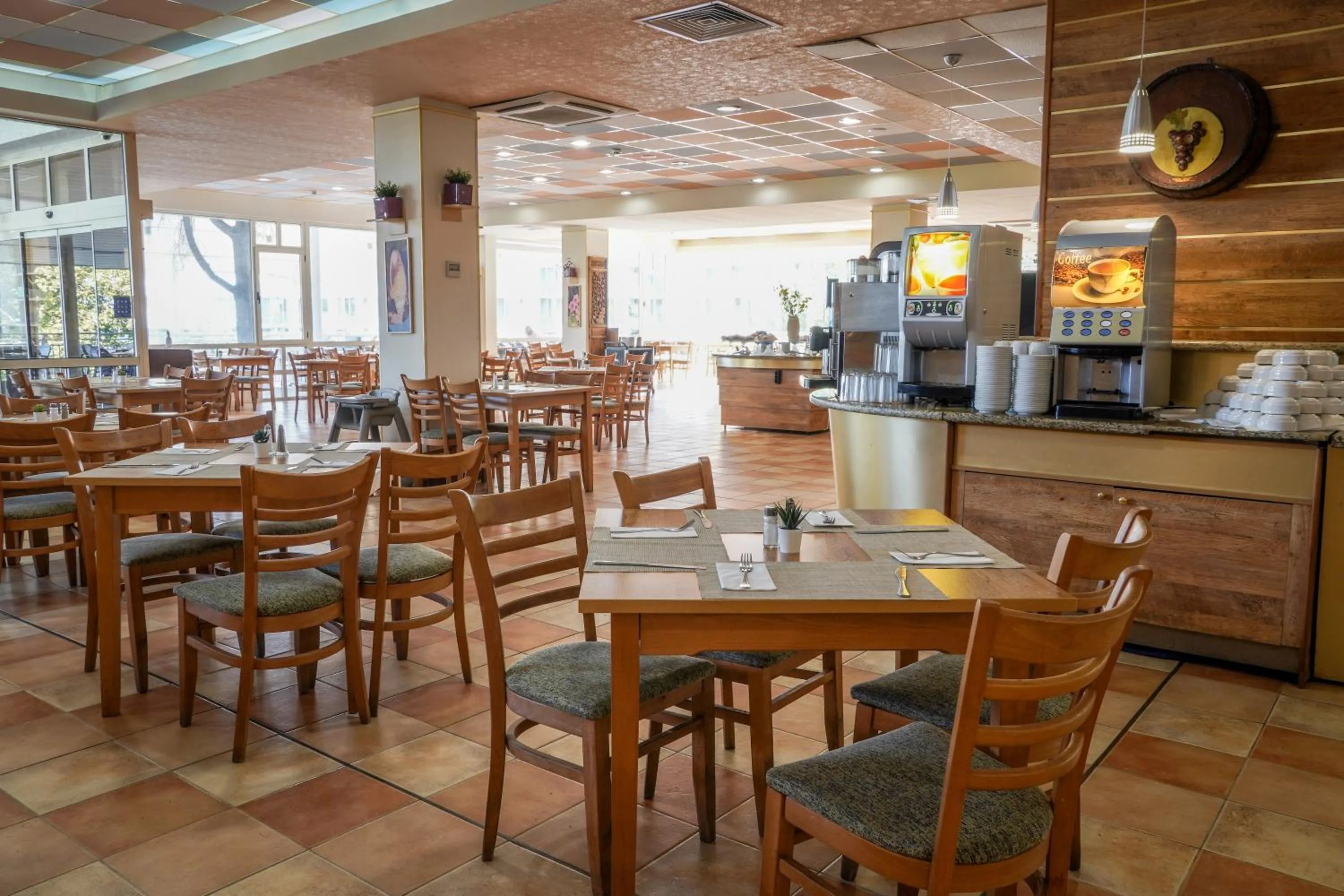 Restaurant/places to eat in Hotel Sandy Beach