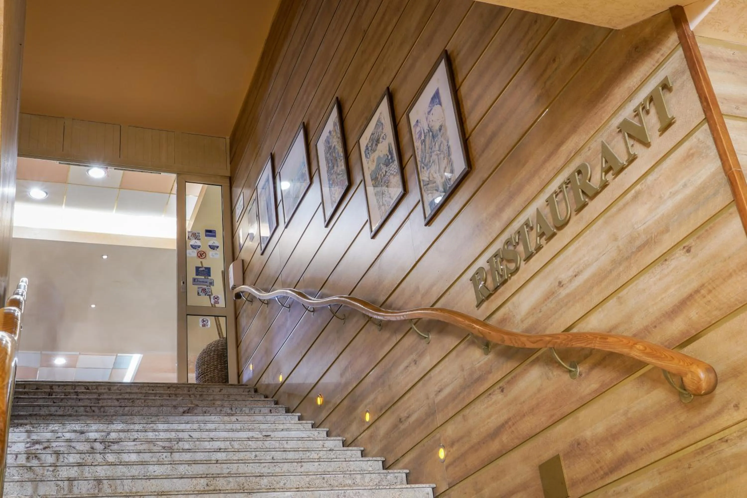 Restaurant/places to eat in Hotel Sandy Beach