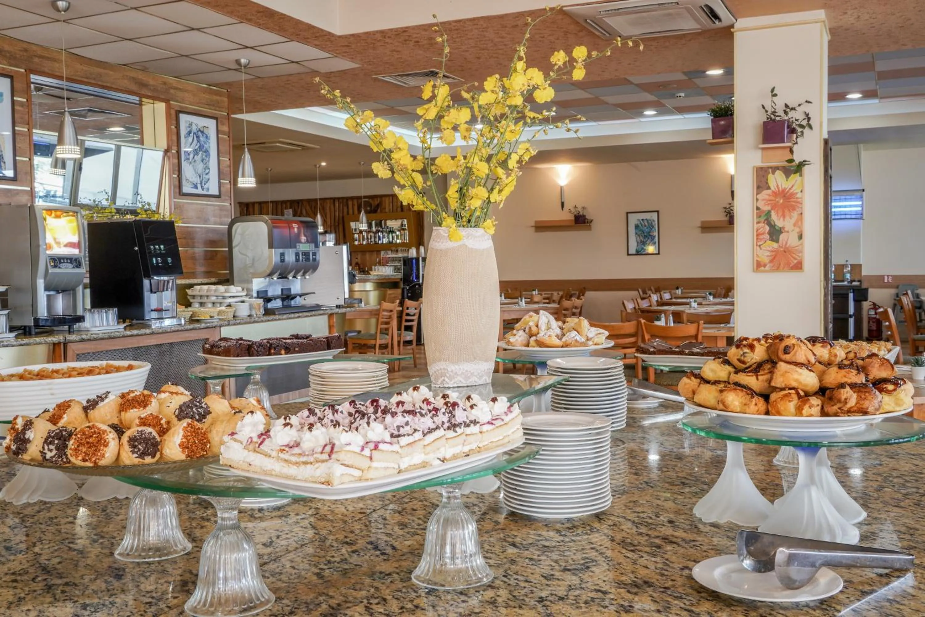 Restaurant/places to eat in Hotel Sandy Beach