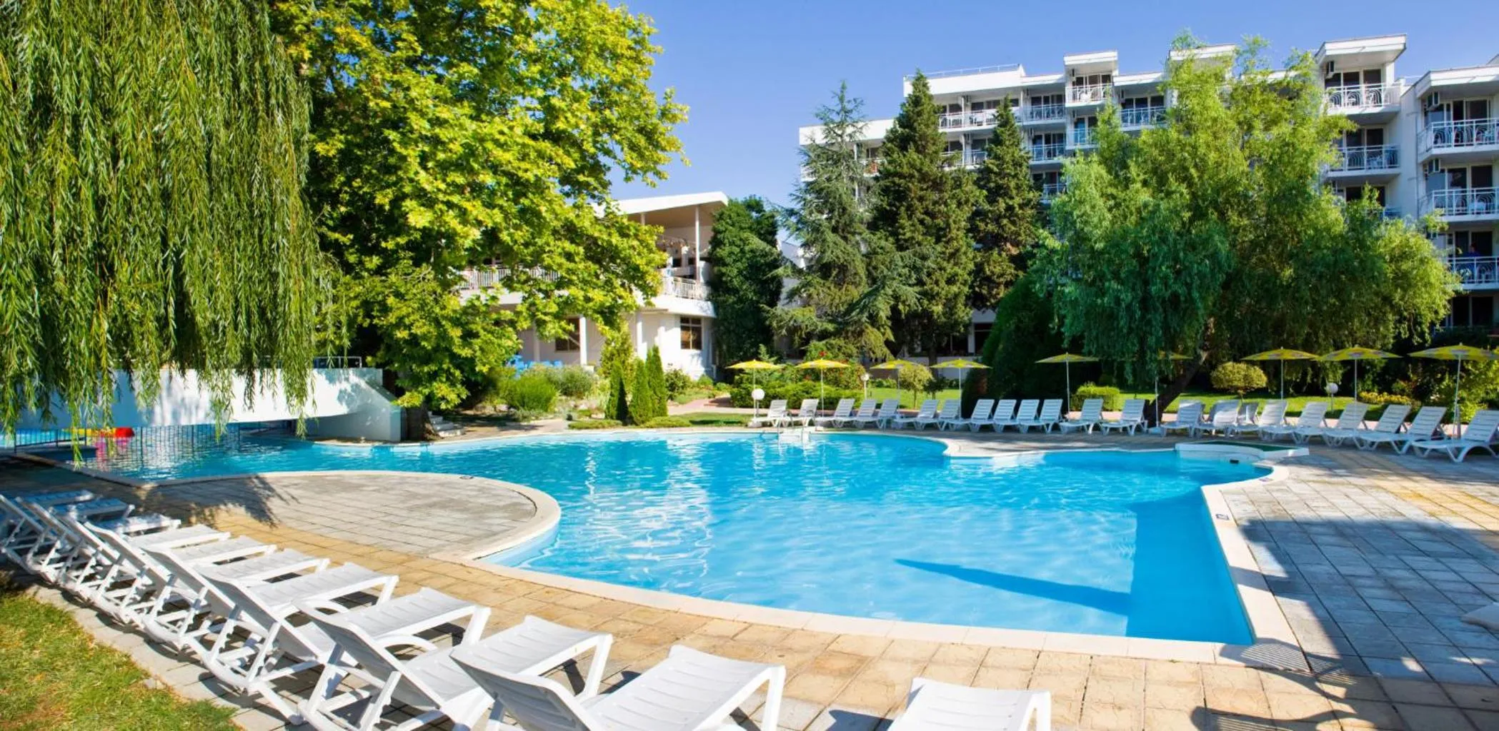 Swimming pool in Hotel Sandy Beach
