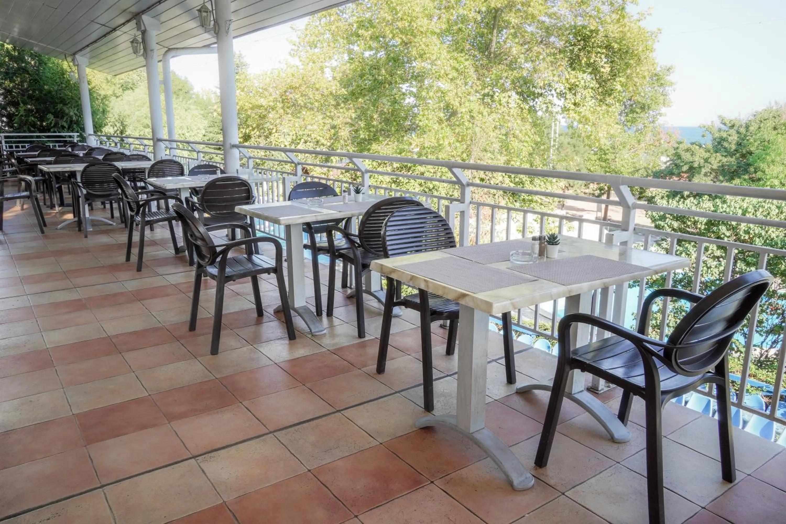 Restaurant/places to eat in Hotel Sandy Beach