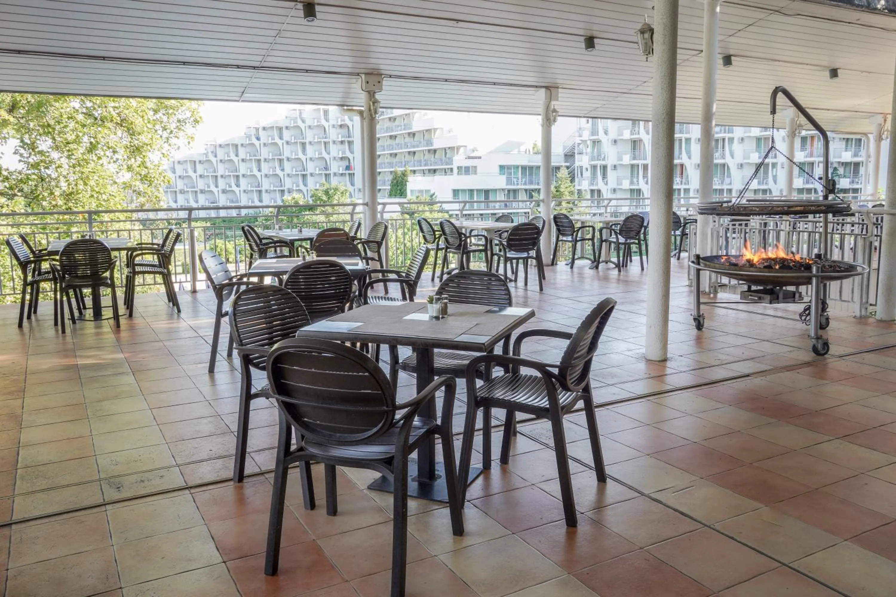 Restaurant/places to eat in Hotel Sandy Beach