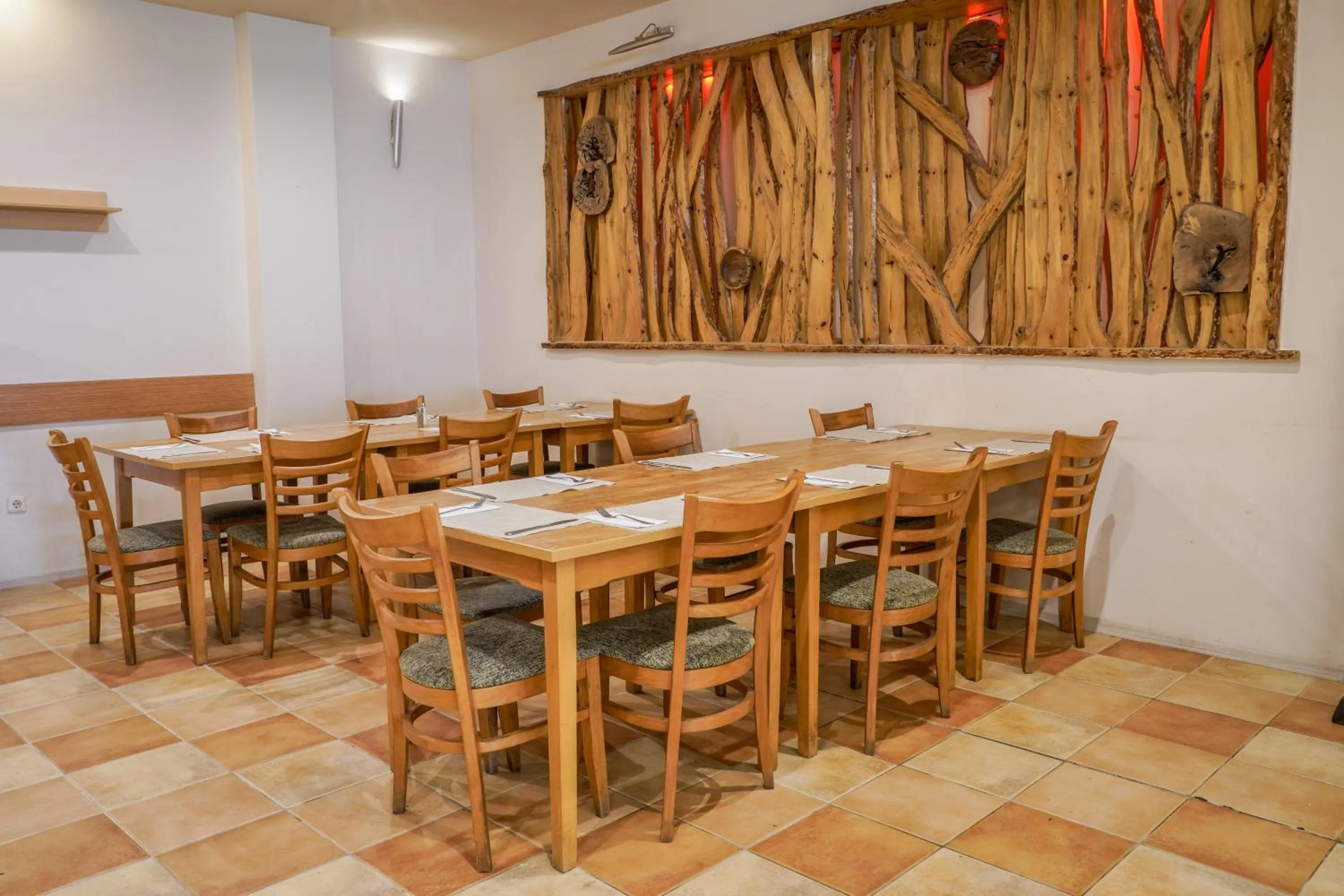 Restaurant/places to eat in Hotel Sandy Beach