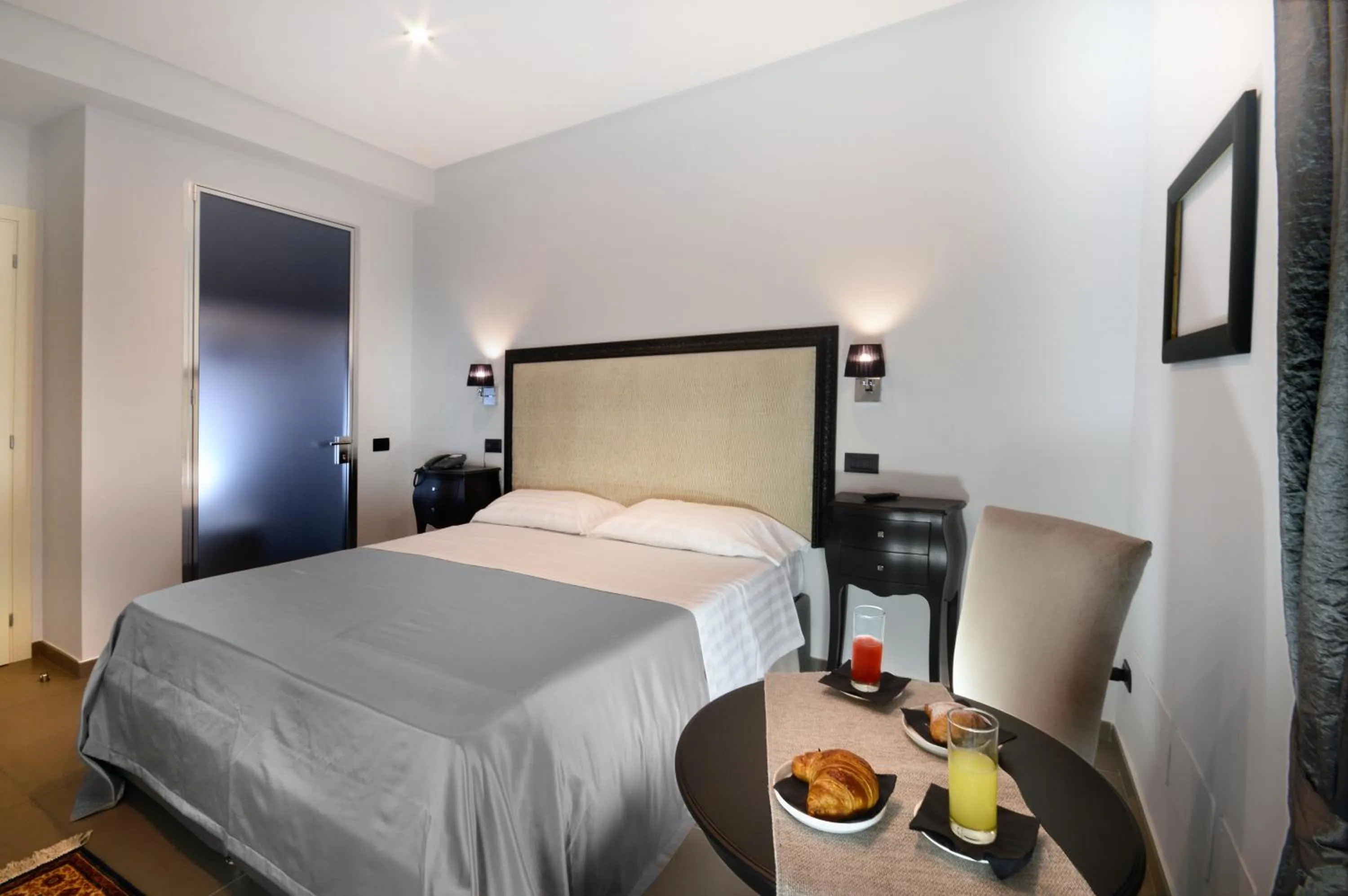 Bedroom, Bed in Barbarella Suite