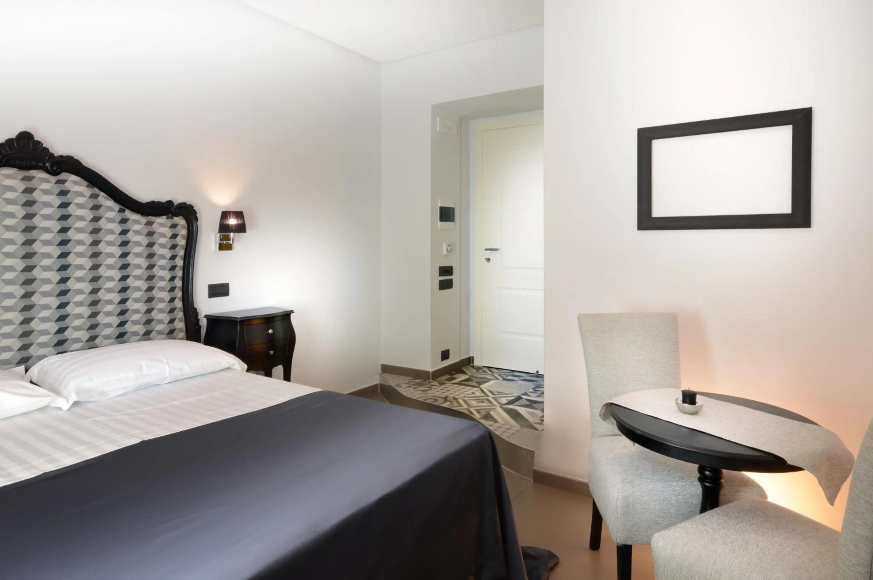 Bedroom, Bed in Barbarella Suite