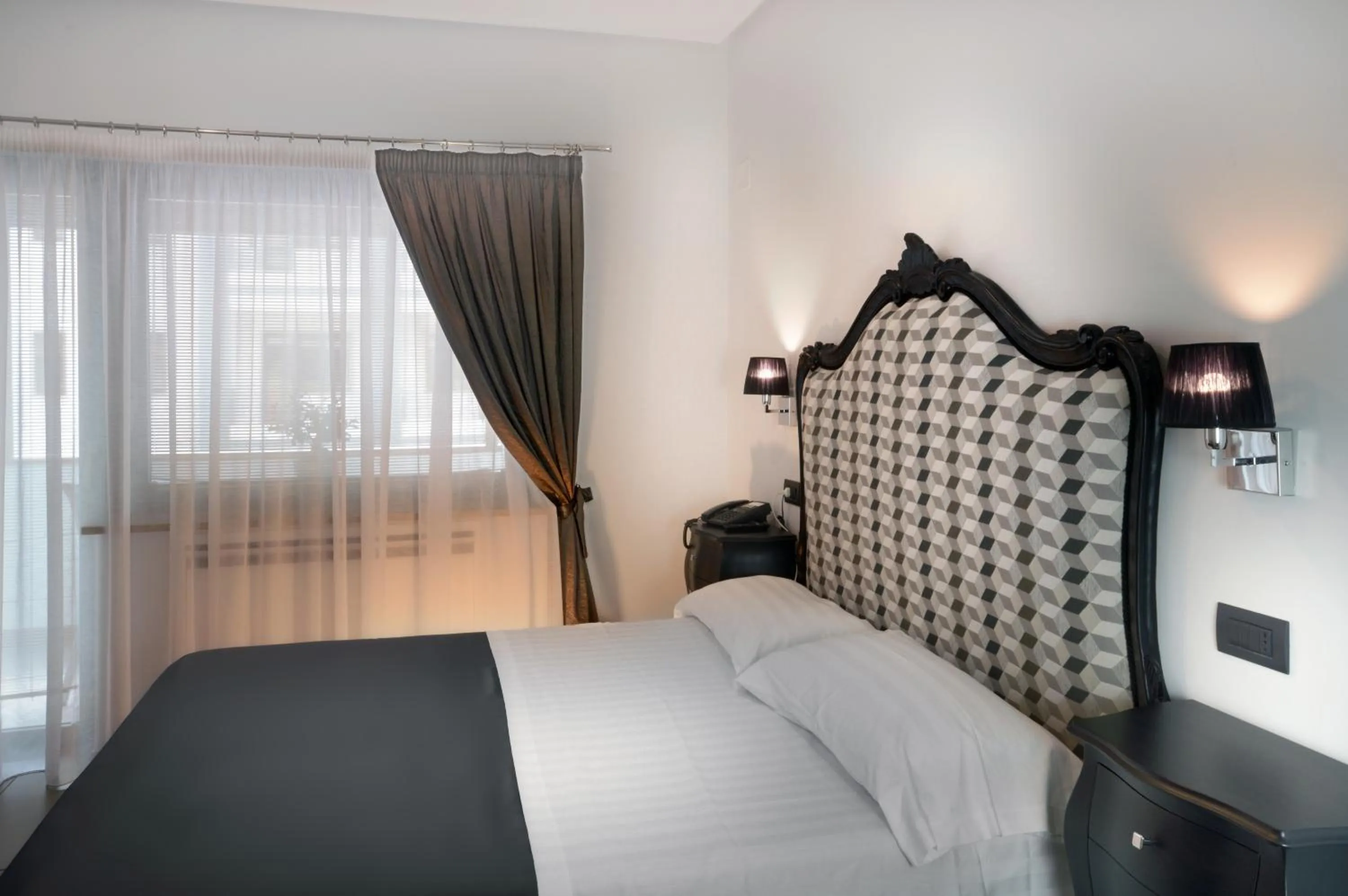 Bedroom, Bed in Barbarella Suite