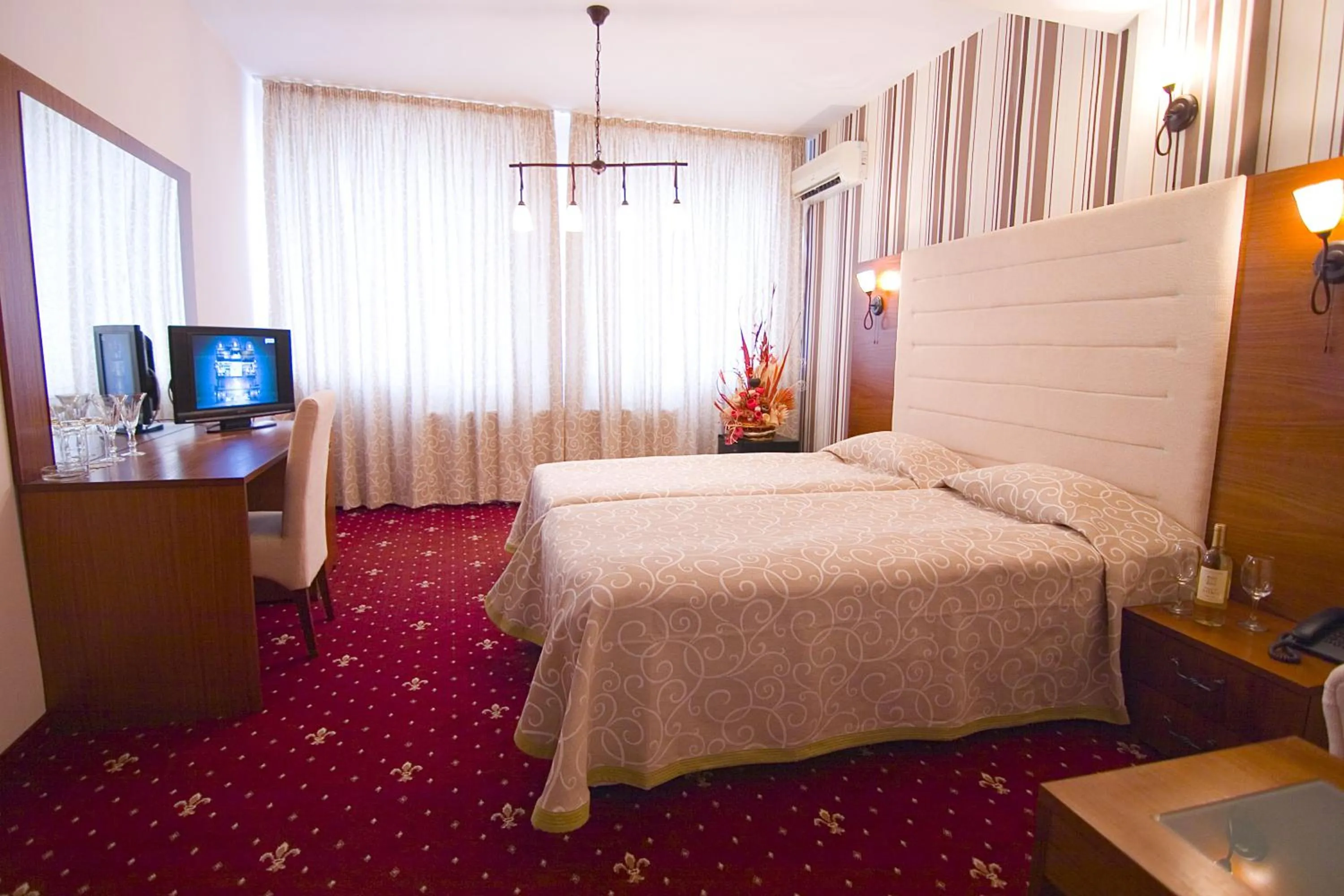 Arena Tarnovo Hotel -Free Private Parking