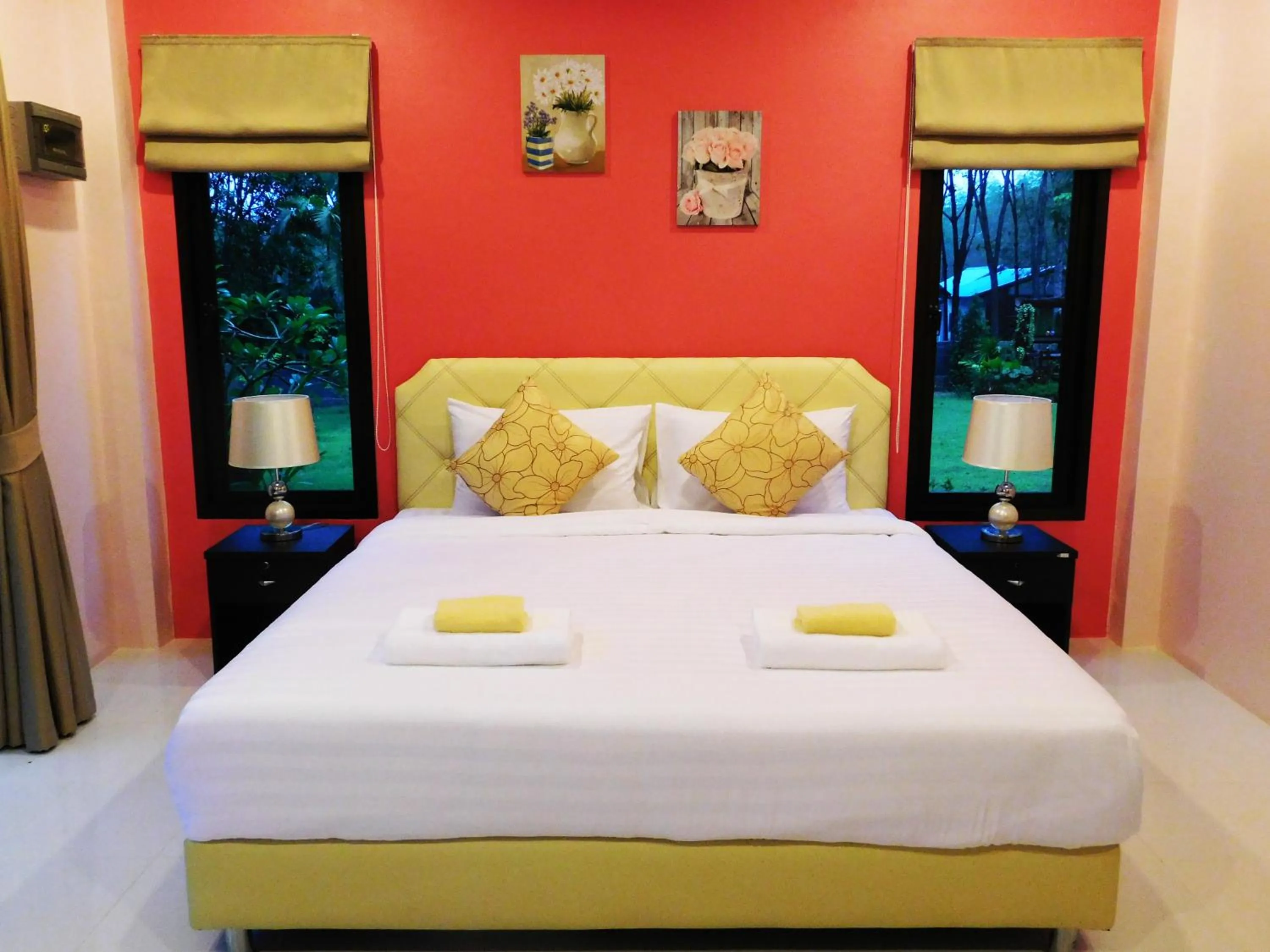 Bedroom, Bed in Phuket Sirinapha Resort