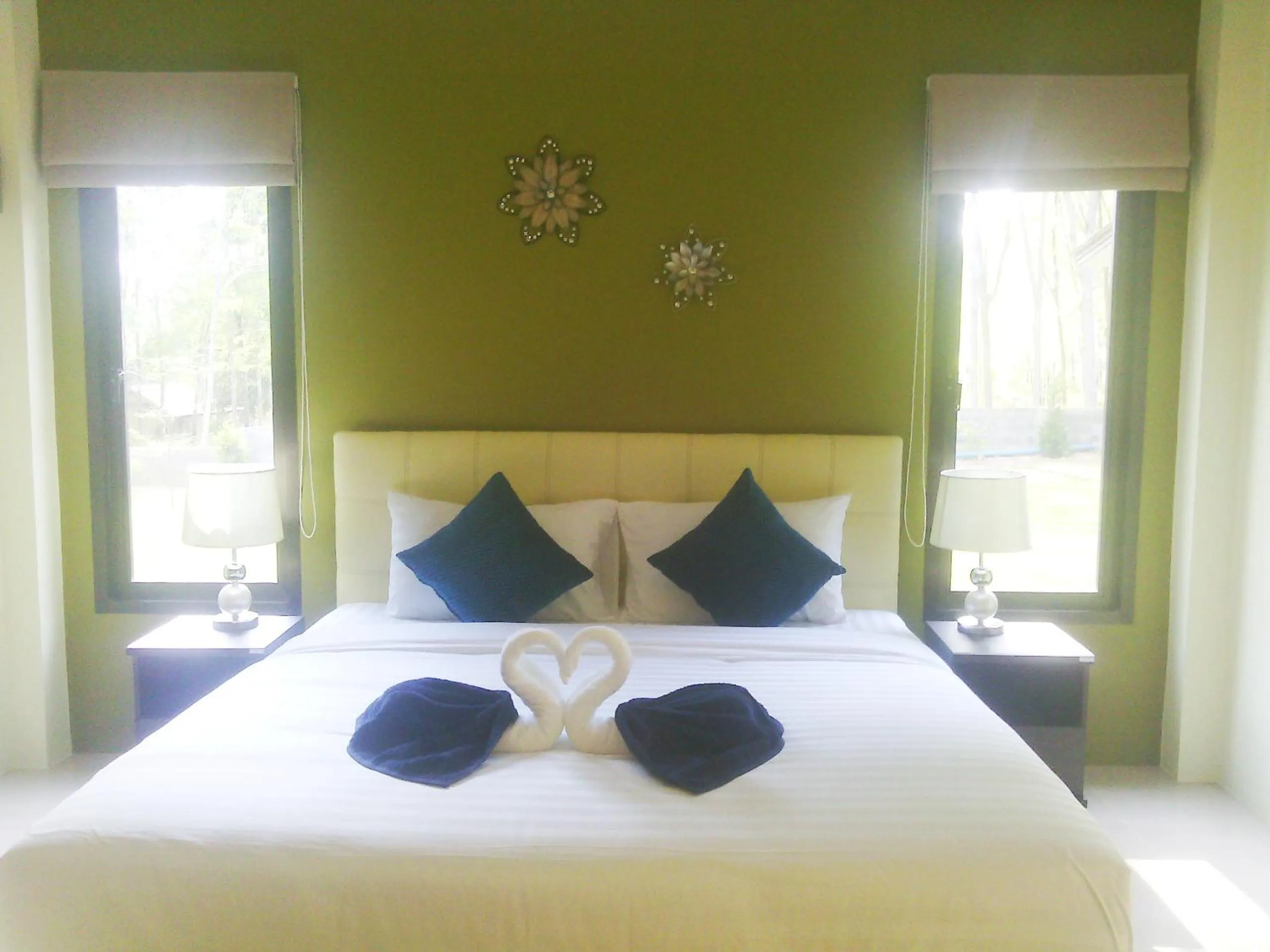 Bedroom, Bed in Phuket Sirinapha Resort