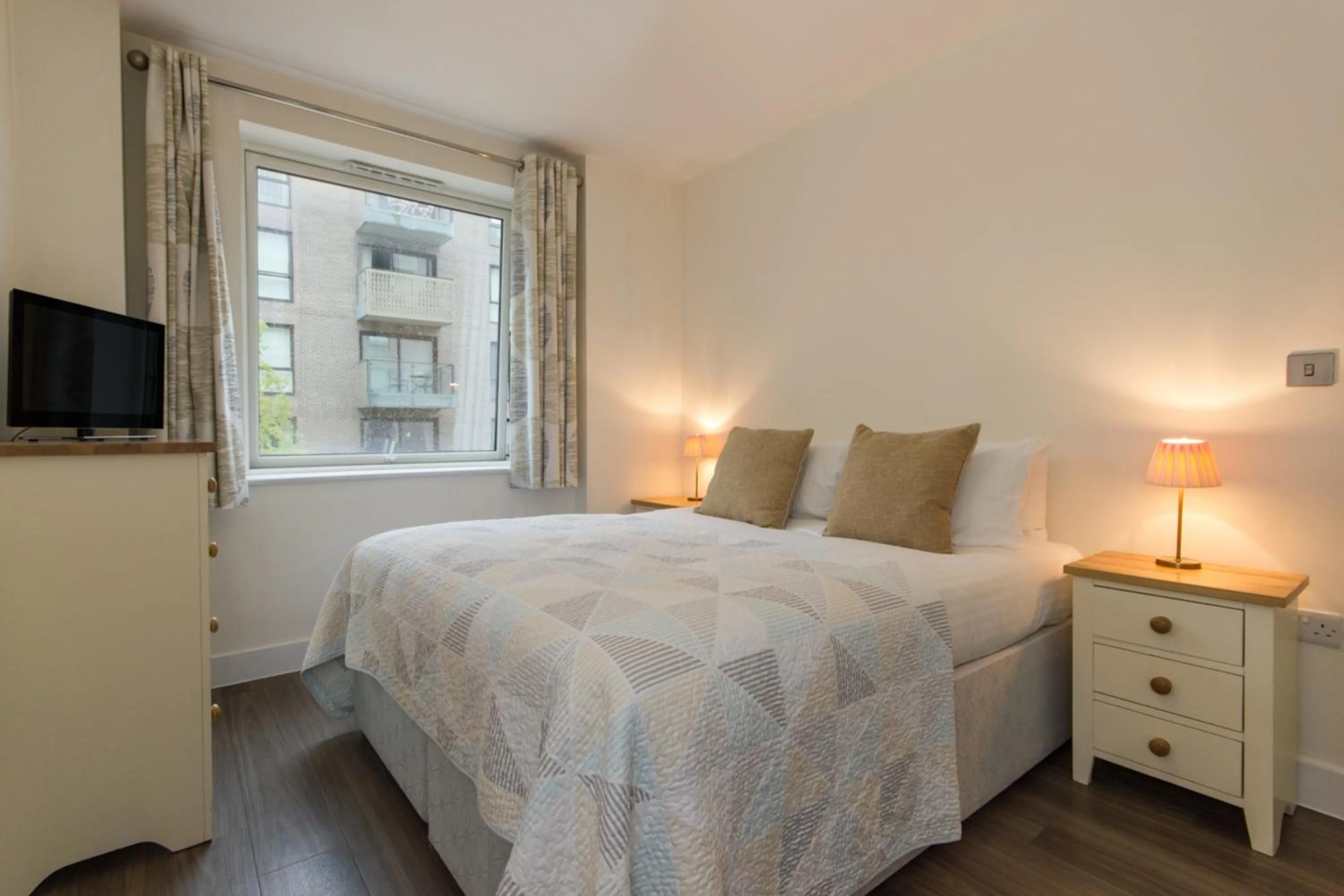 Bedroom, Bed in Citystay Living - Mill Park Apartments