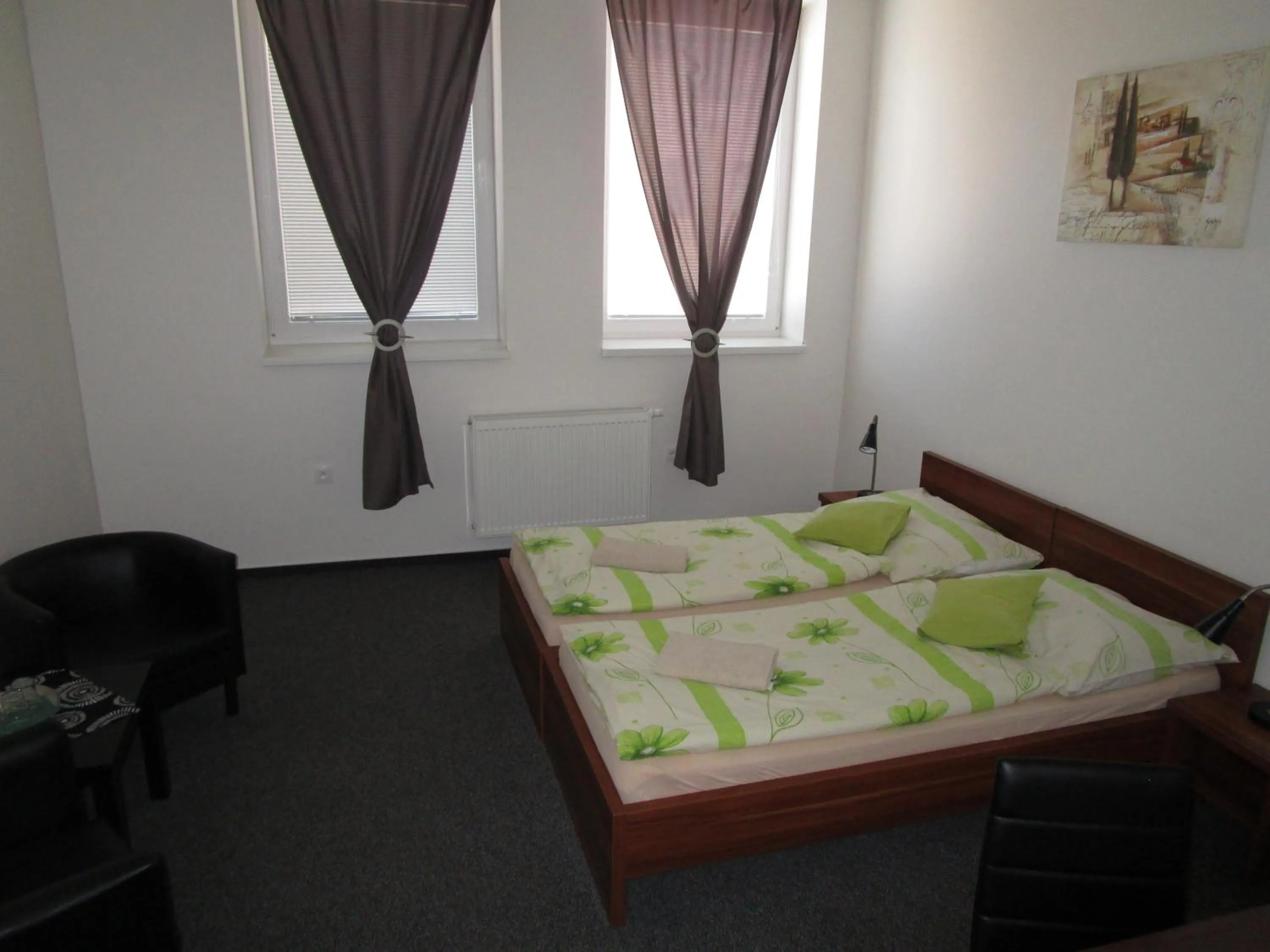 Photo of the whole room, Bed in Salur