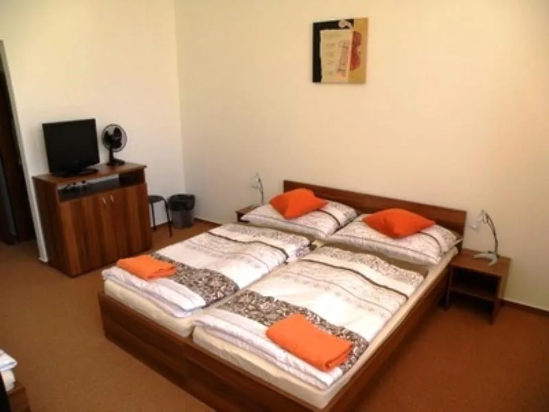 Bedroom, Bed in Salur